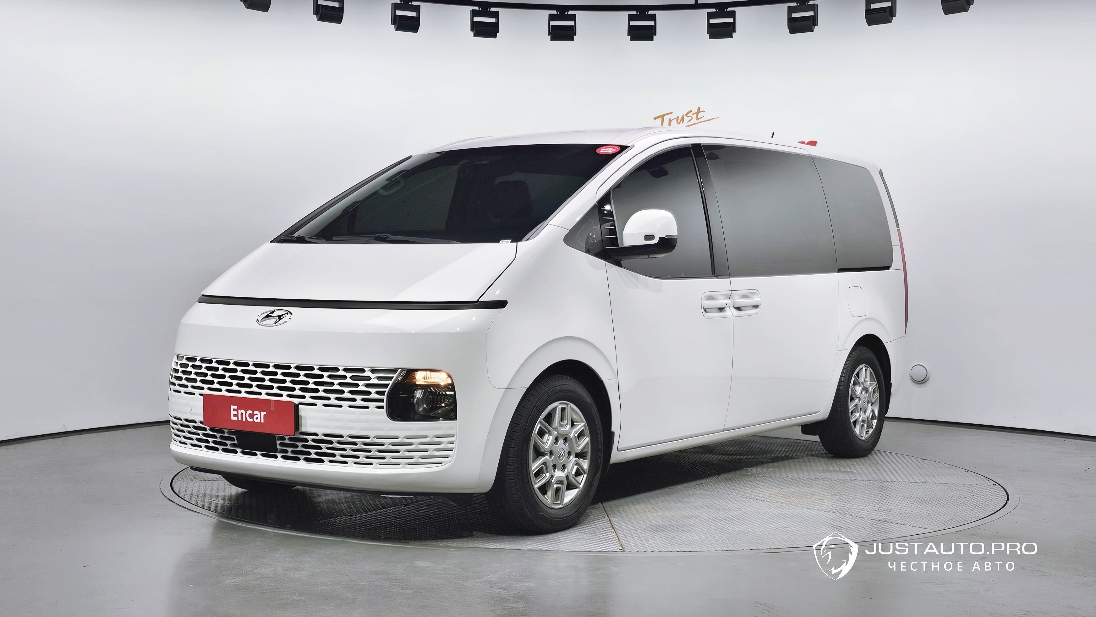 Автомобиль Hyundai Staria