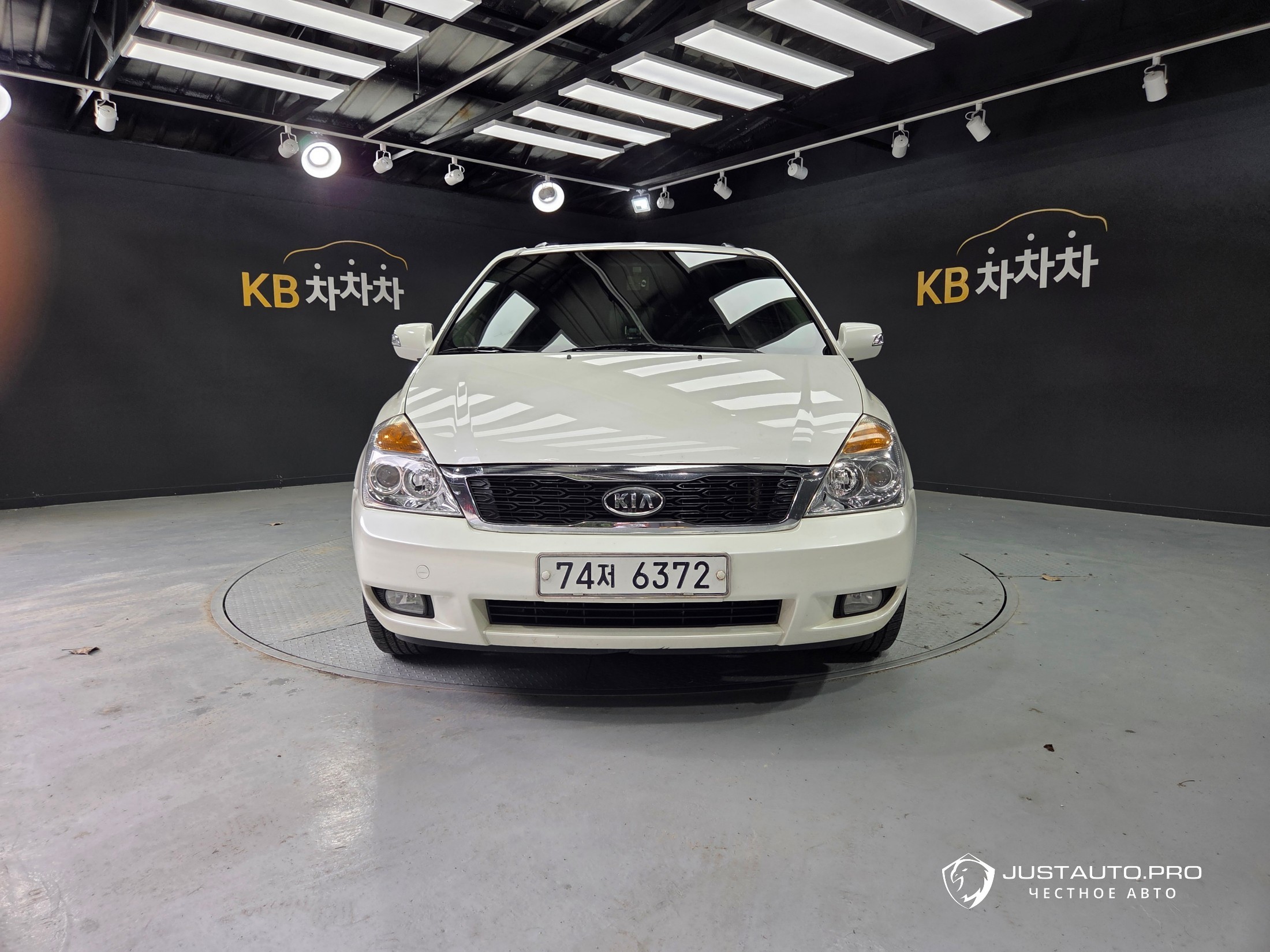Автомобиль Kia Canival