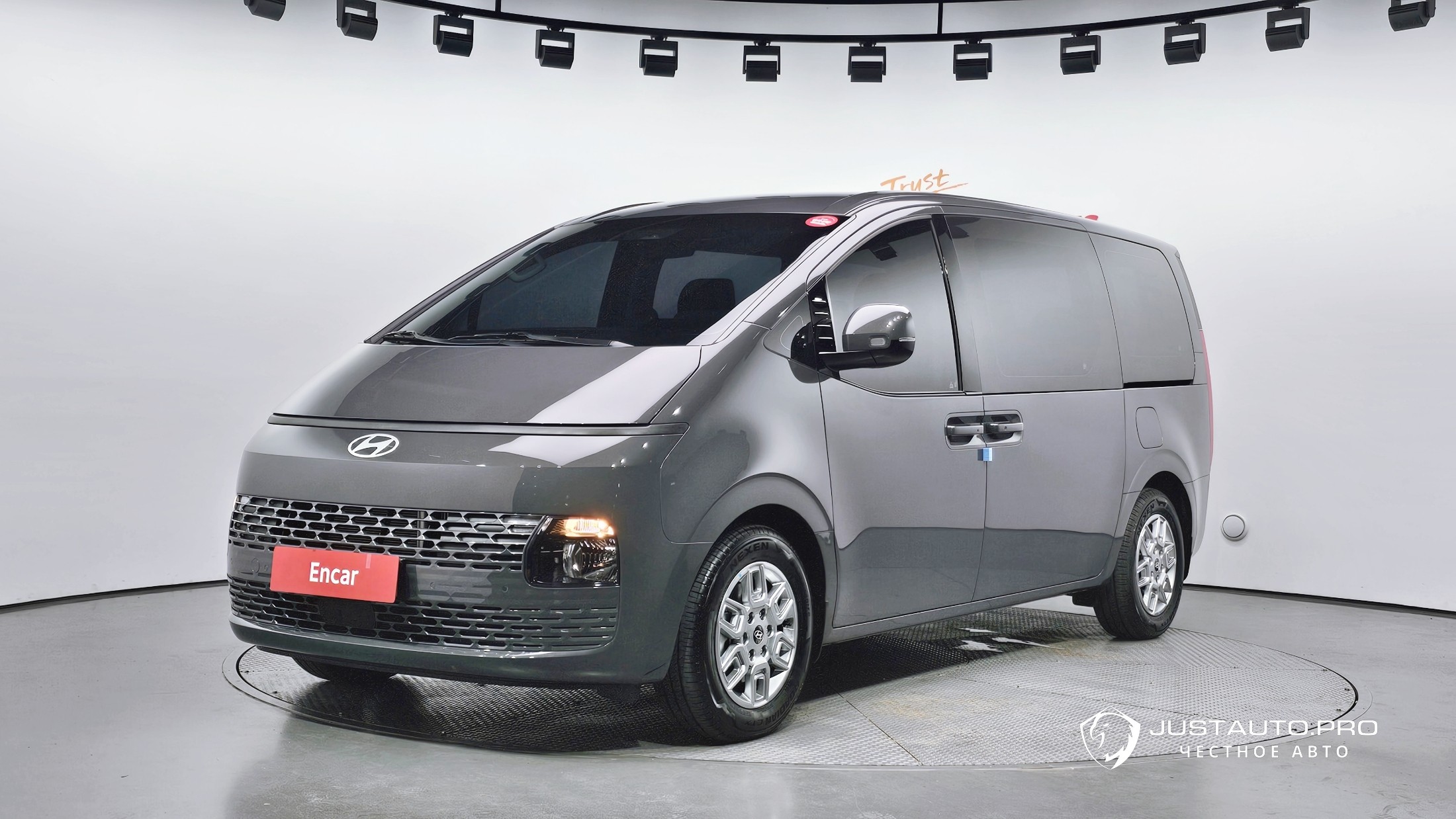 Автомобиль Hyundai Staria