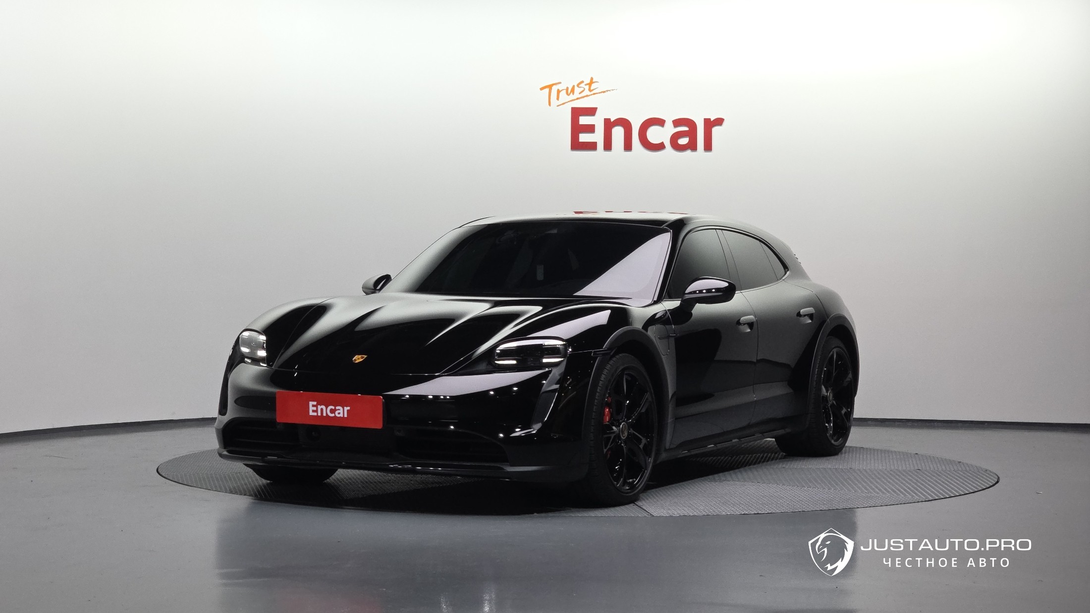 Автомобиль Porsche Taycan