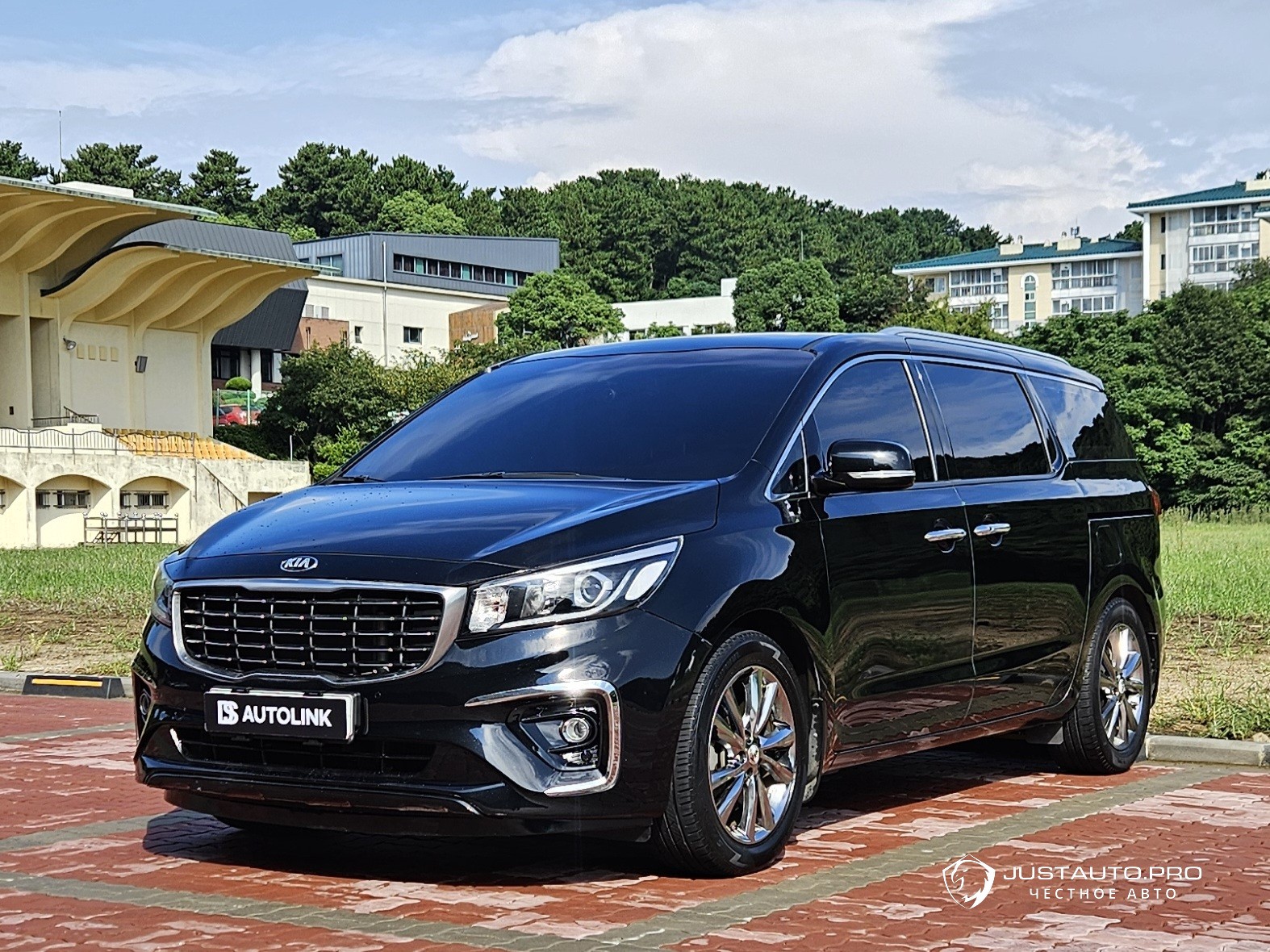 Автомобиль Kia Canival