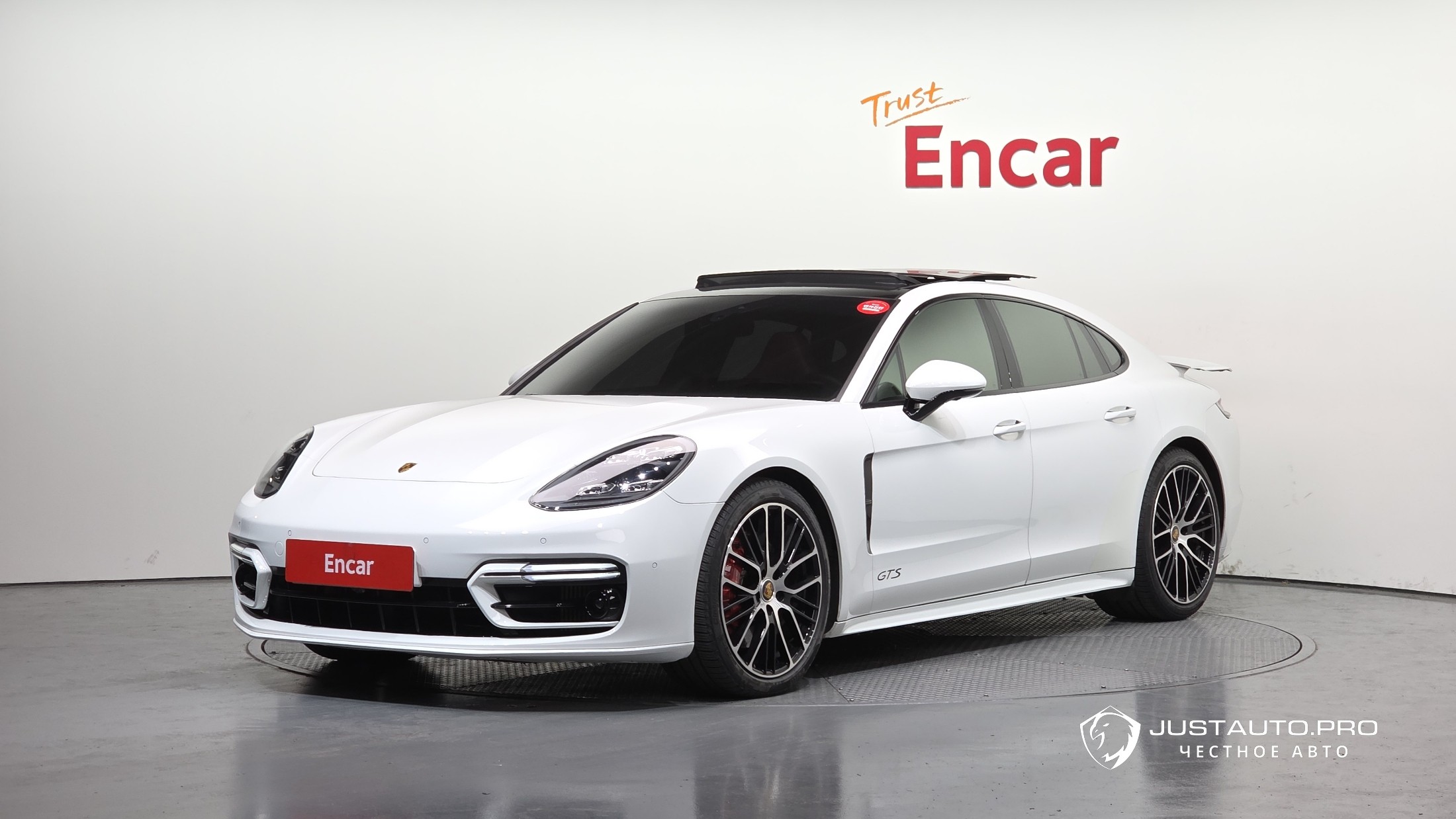 Автомобиль Porsche Panamera