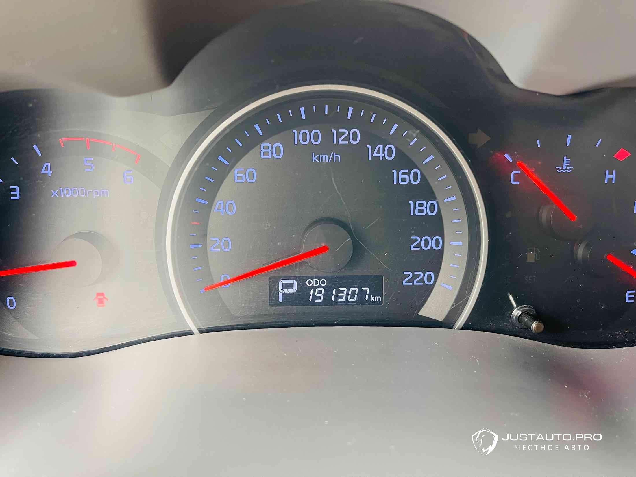 Автомобиль Kia Canival