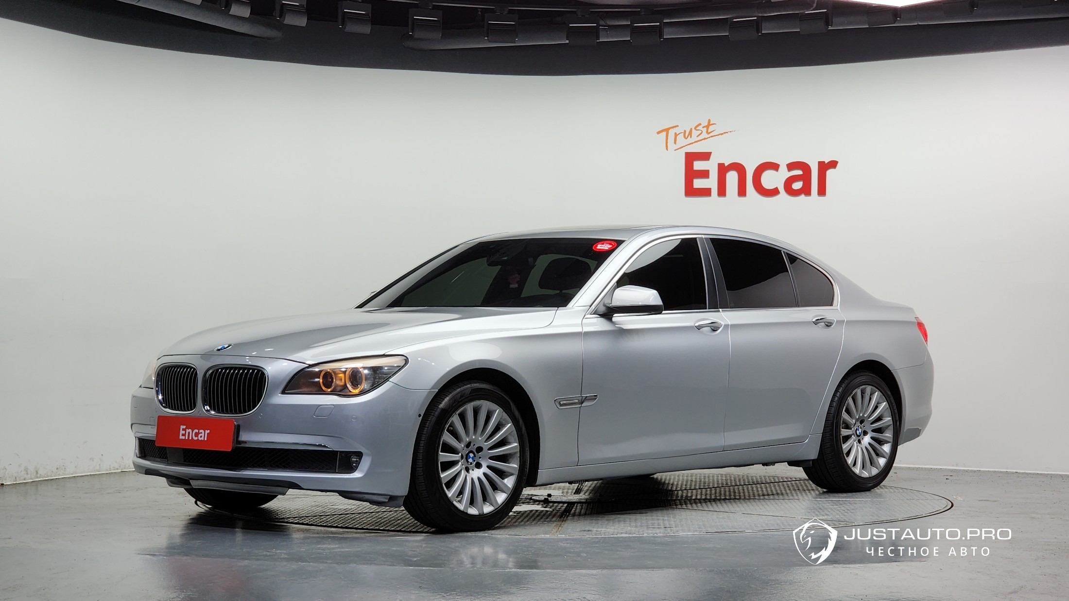 Автомобиль BMW 7-Series