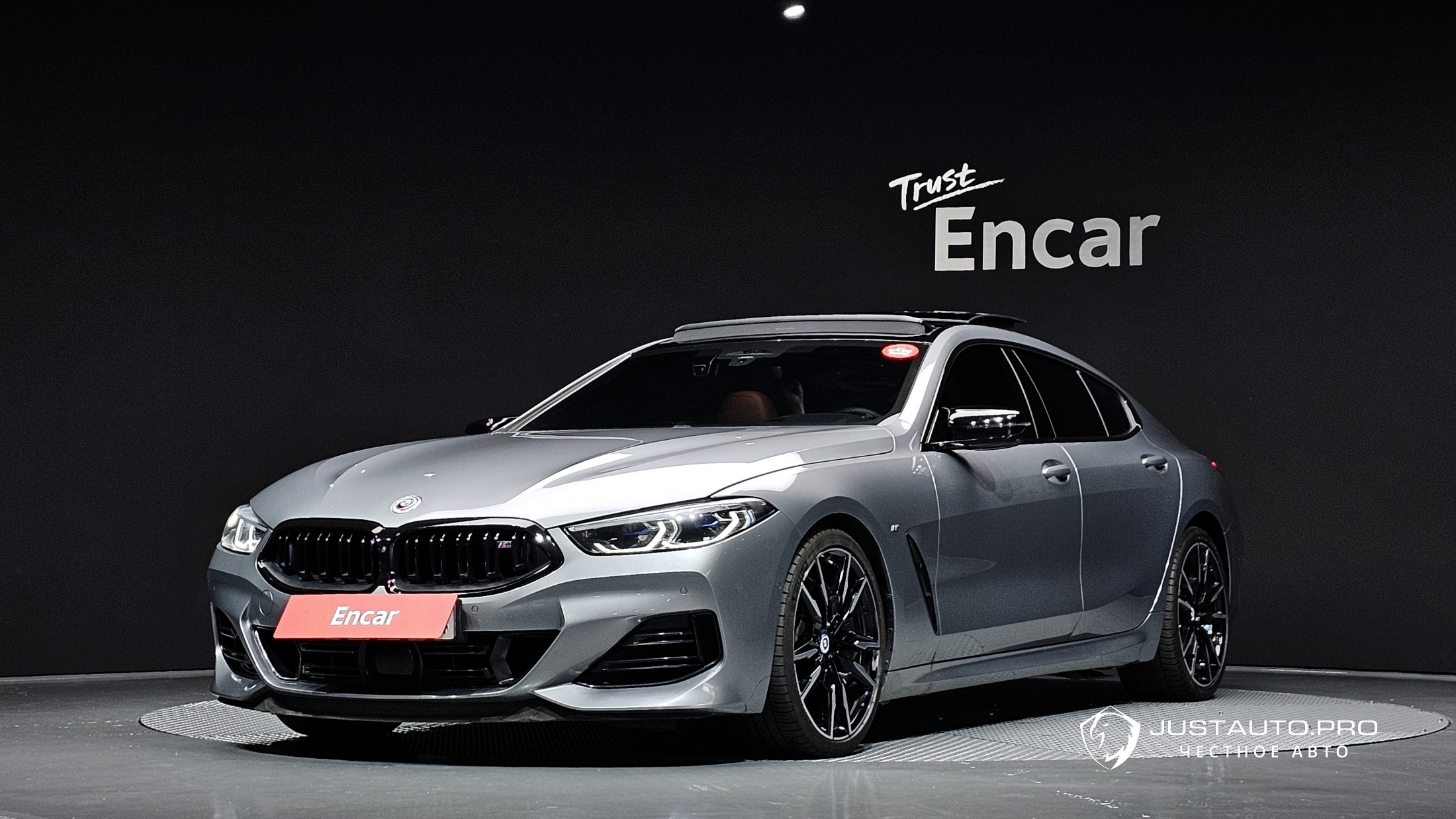 Автомобиль BMW 8-Series