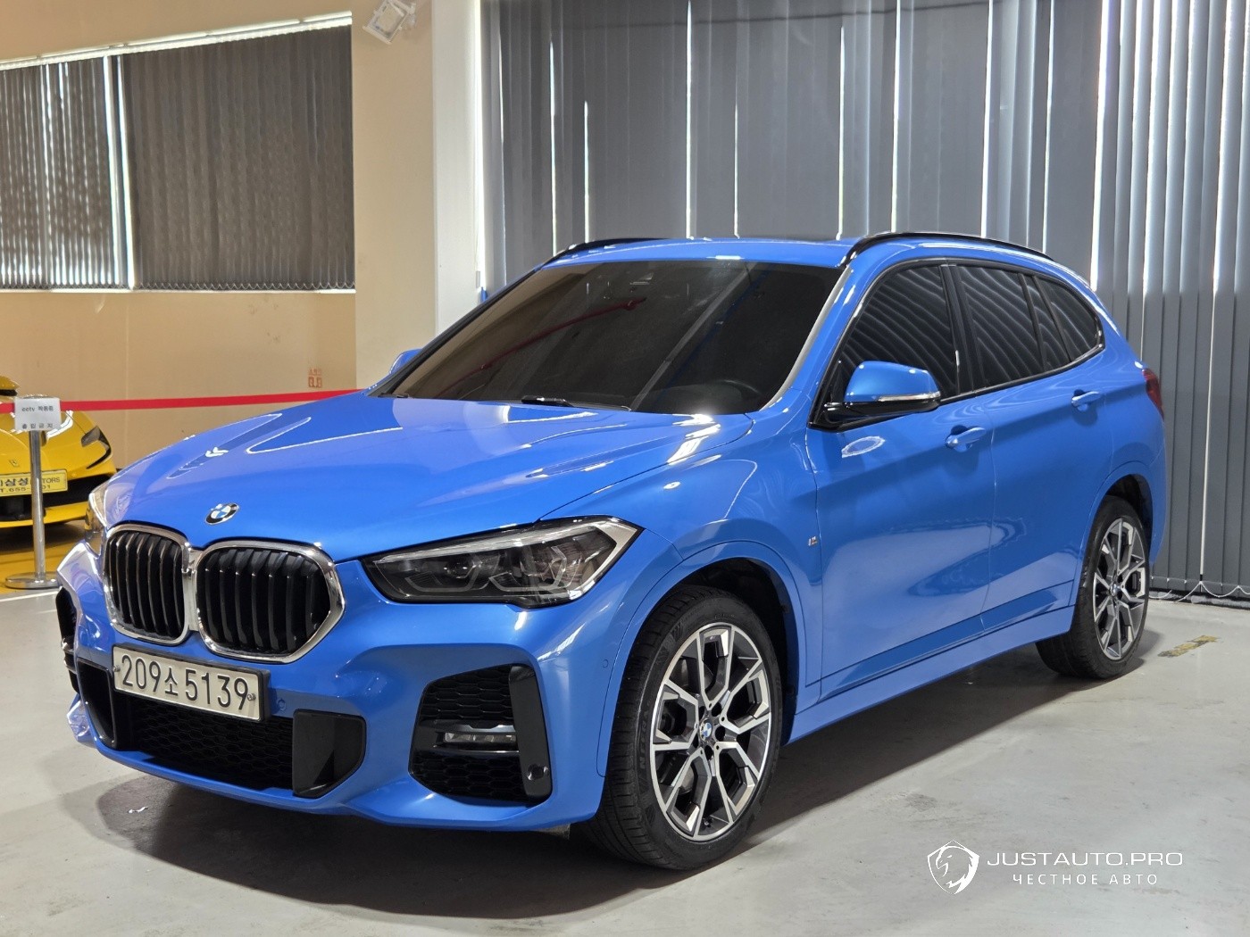 Автомобиль BMW X1