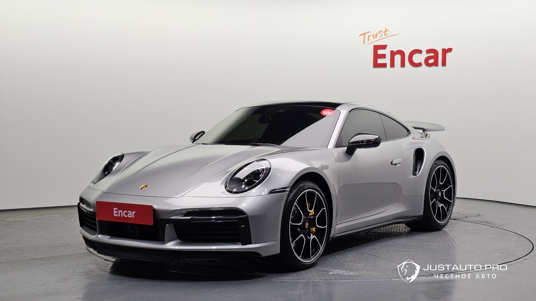 Автомобиль Porsche 911