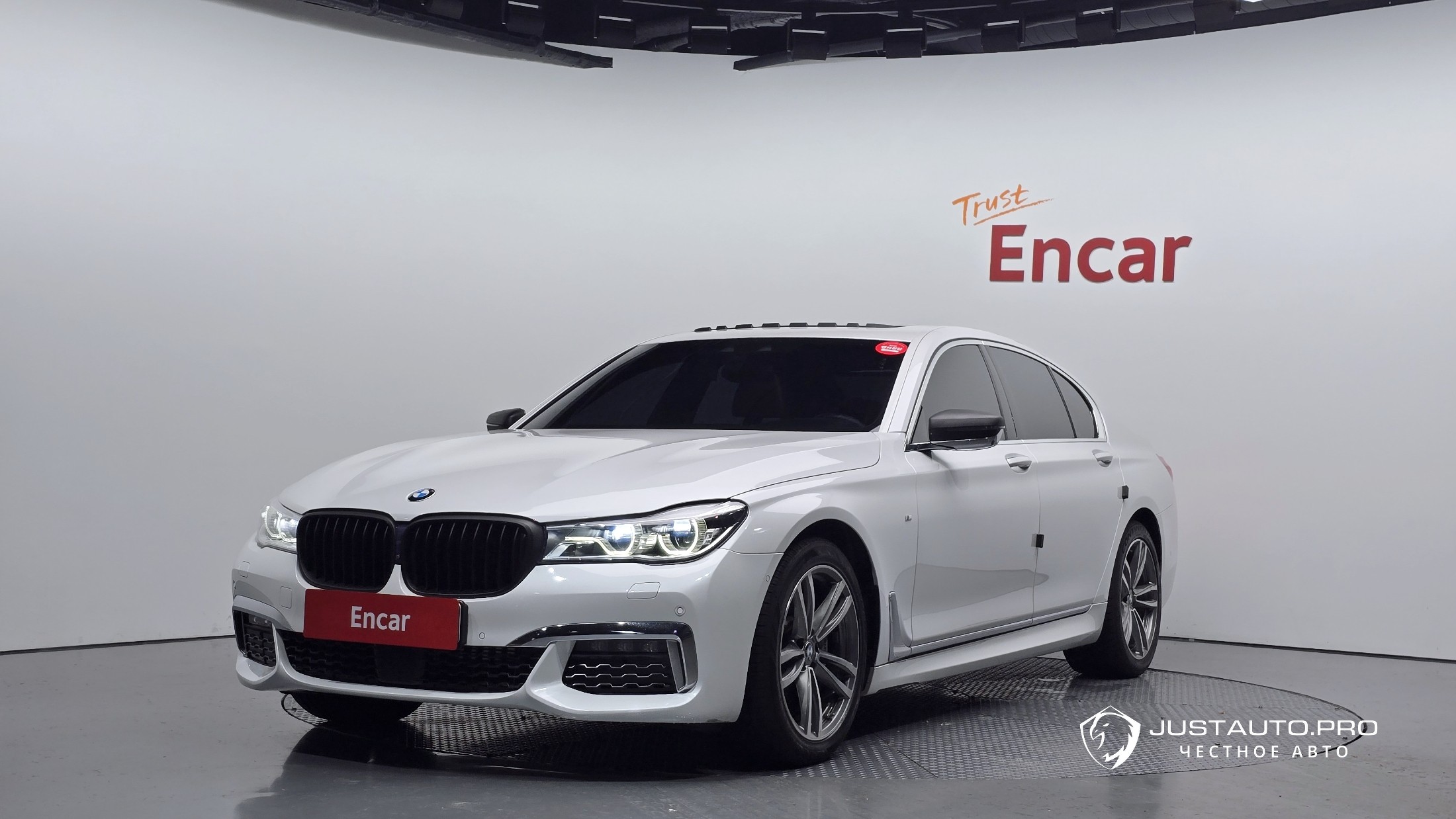 Автомобиль BMW 7-Series