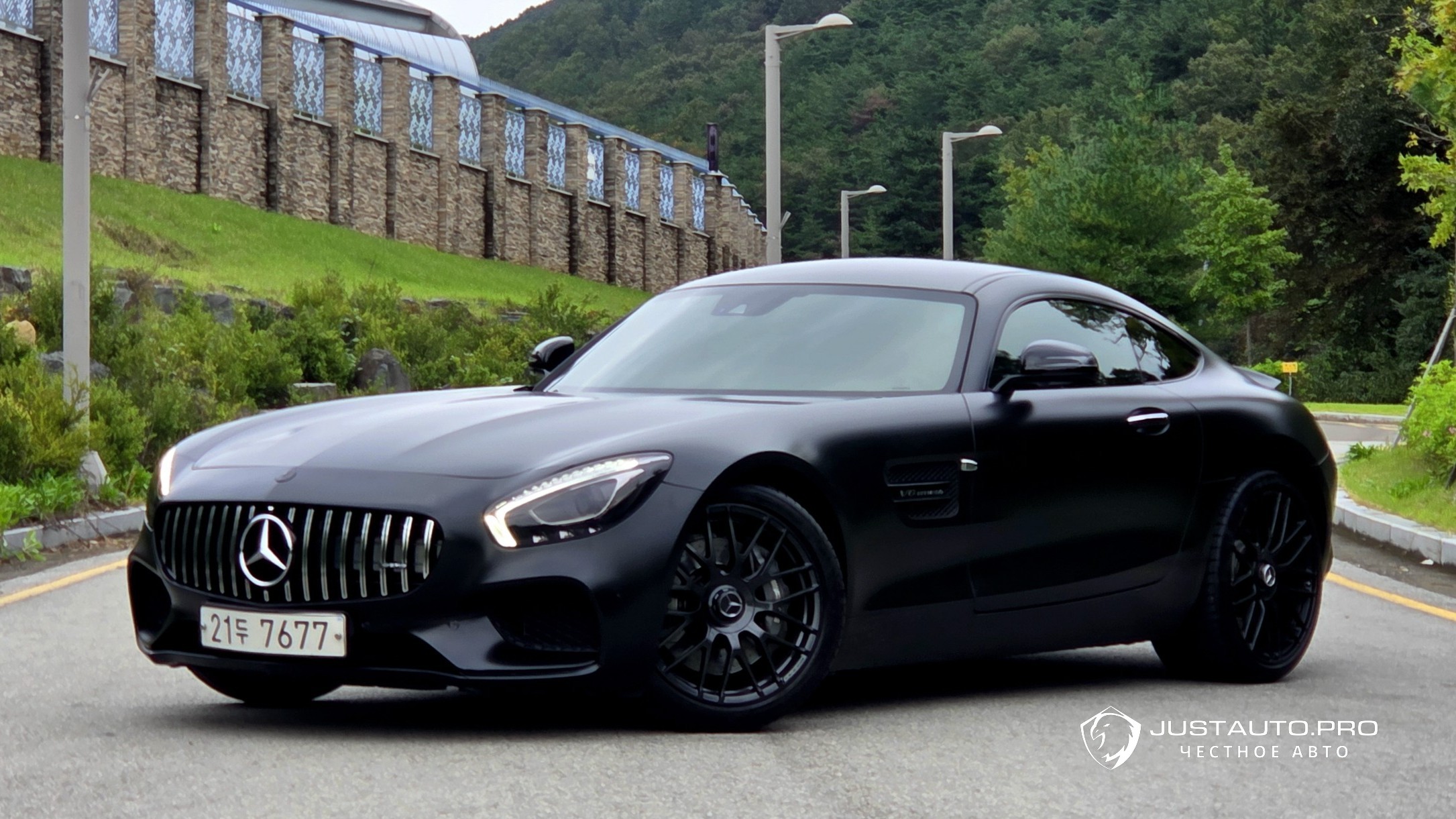 Автомобиль Mercedes-Benz AMG GT