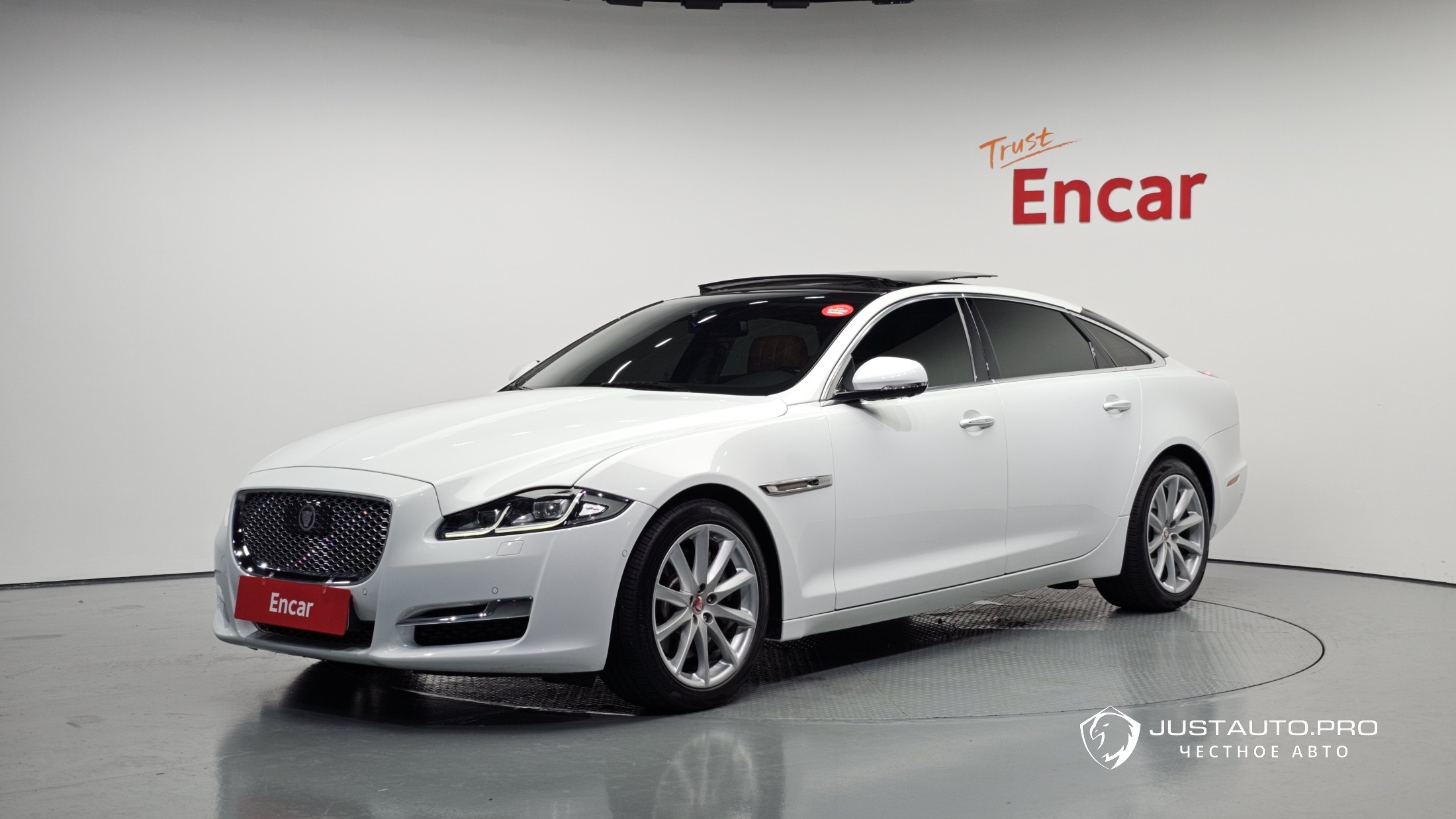 Автомобиль Jaguar XJ