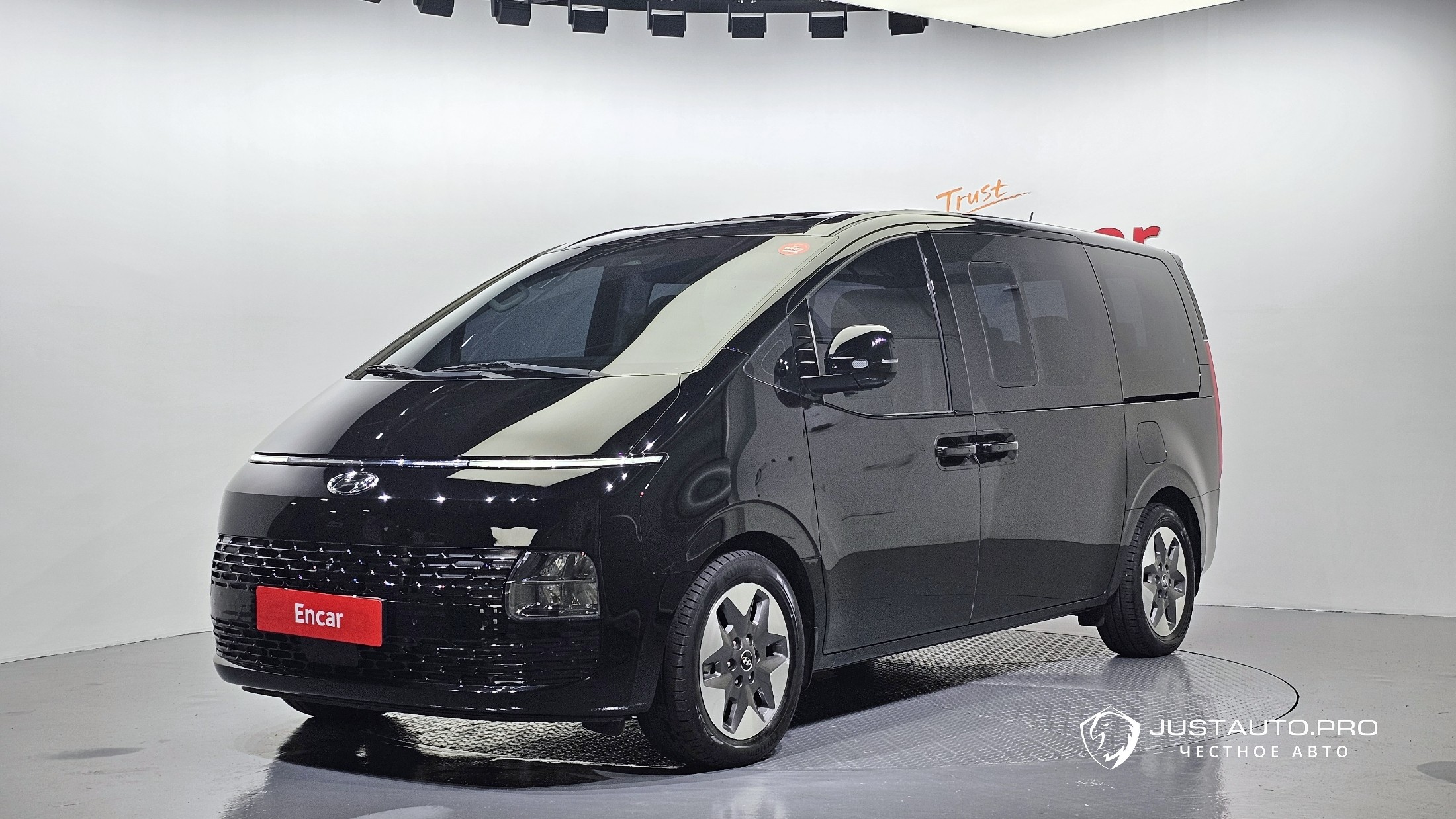 Автомобиль Hyundai Staria