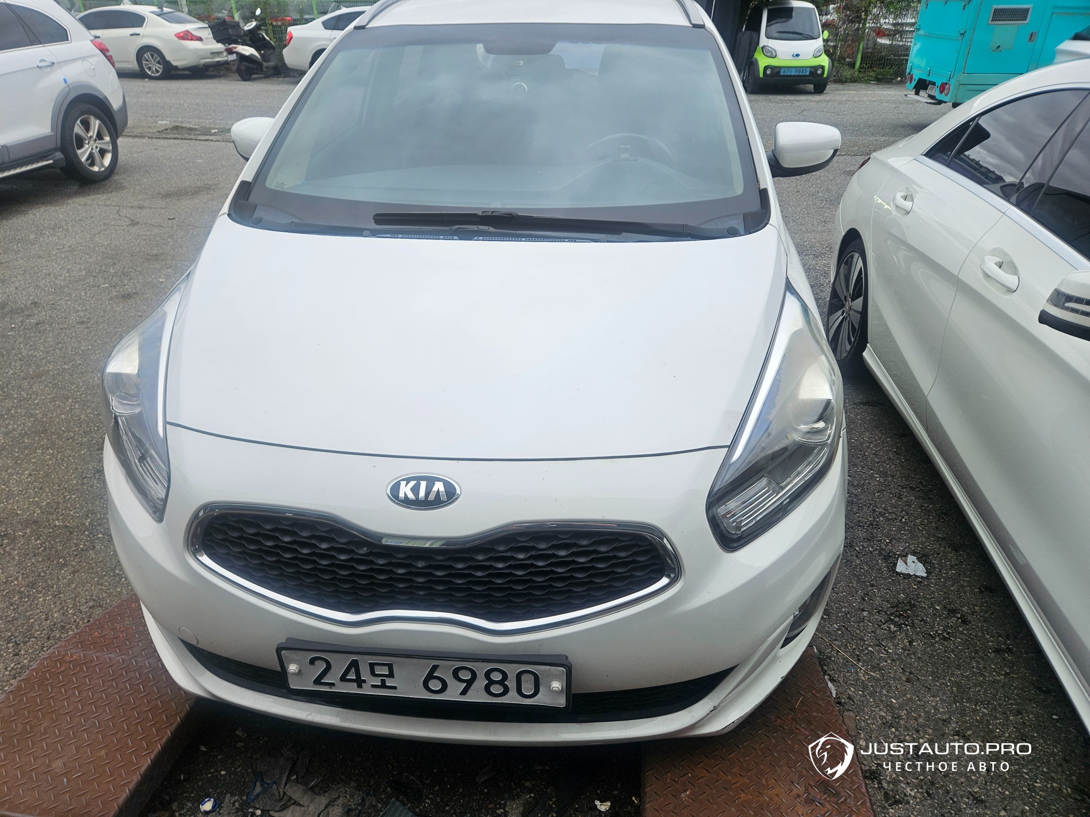 Автомобиль Kia Carens