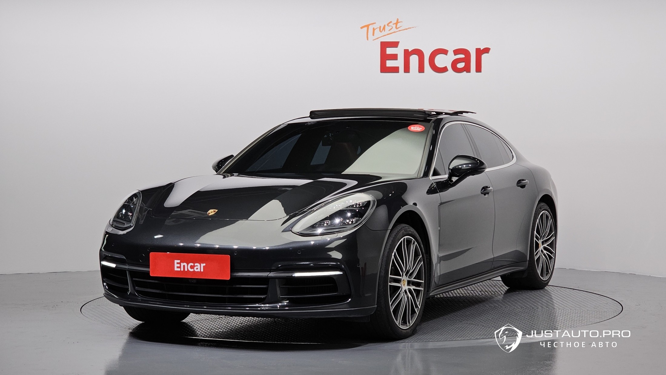 Автомобиль Porsche Panamera