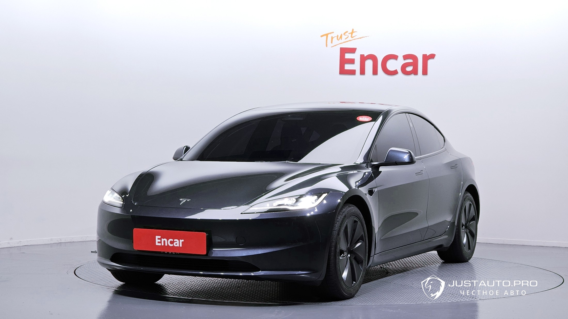 Автомобиль Tesla Model 3