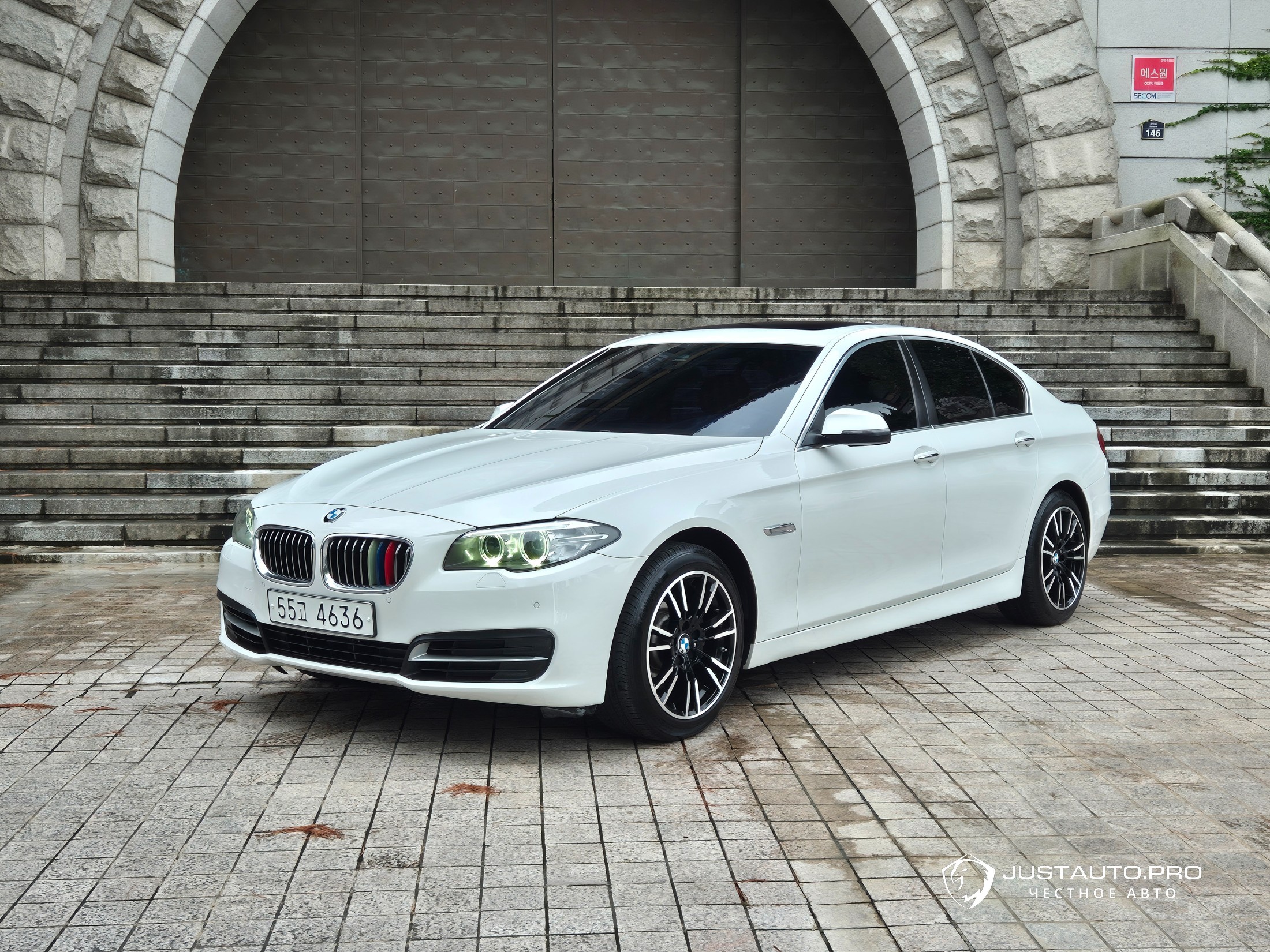 Автомобиль BMW 5-Series