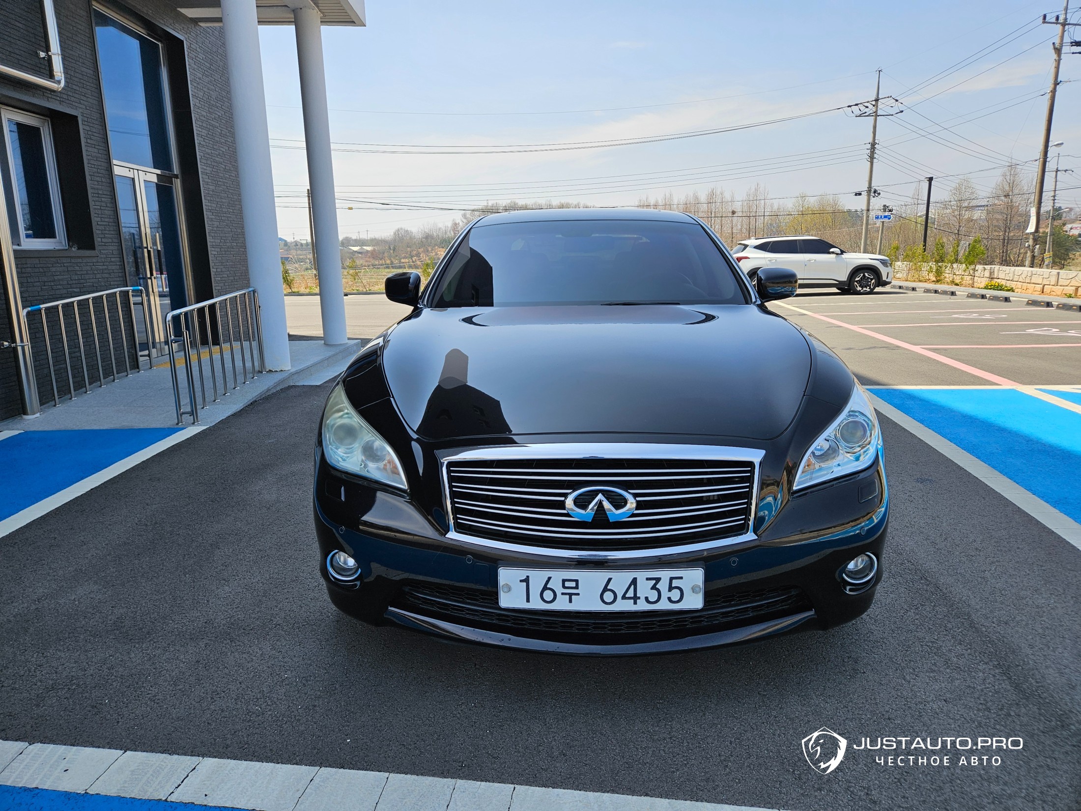 Автомобиль Infiniti M