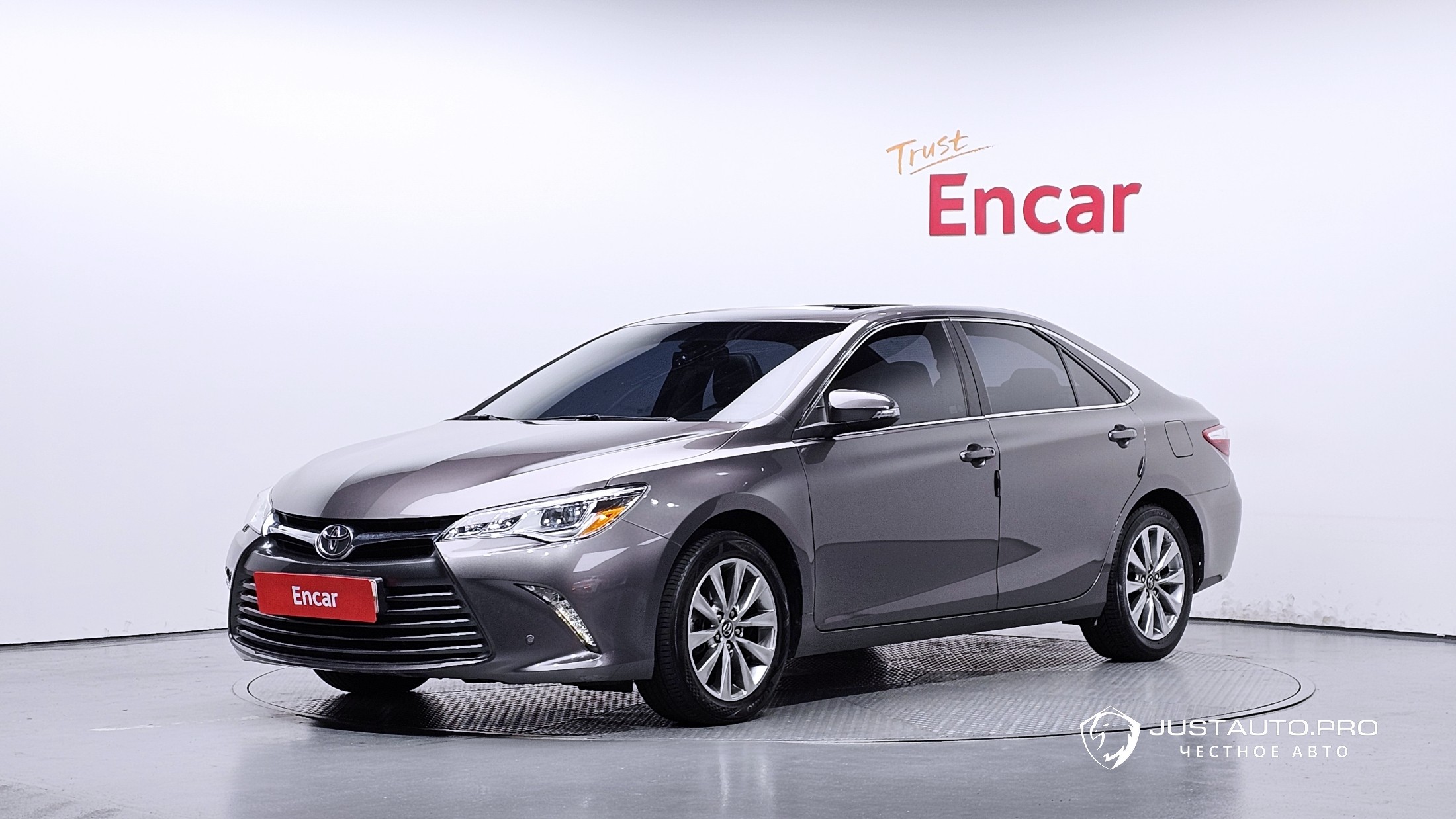 Автомобиль Toyota Camry