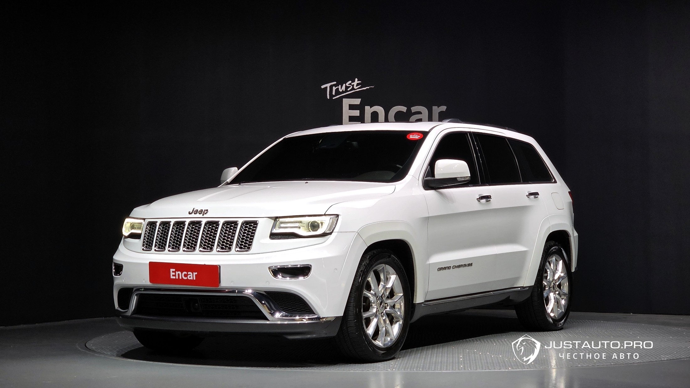 Автомобиль Jeep Cherokee