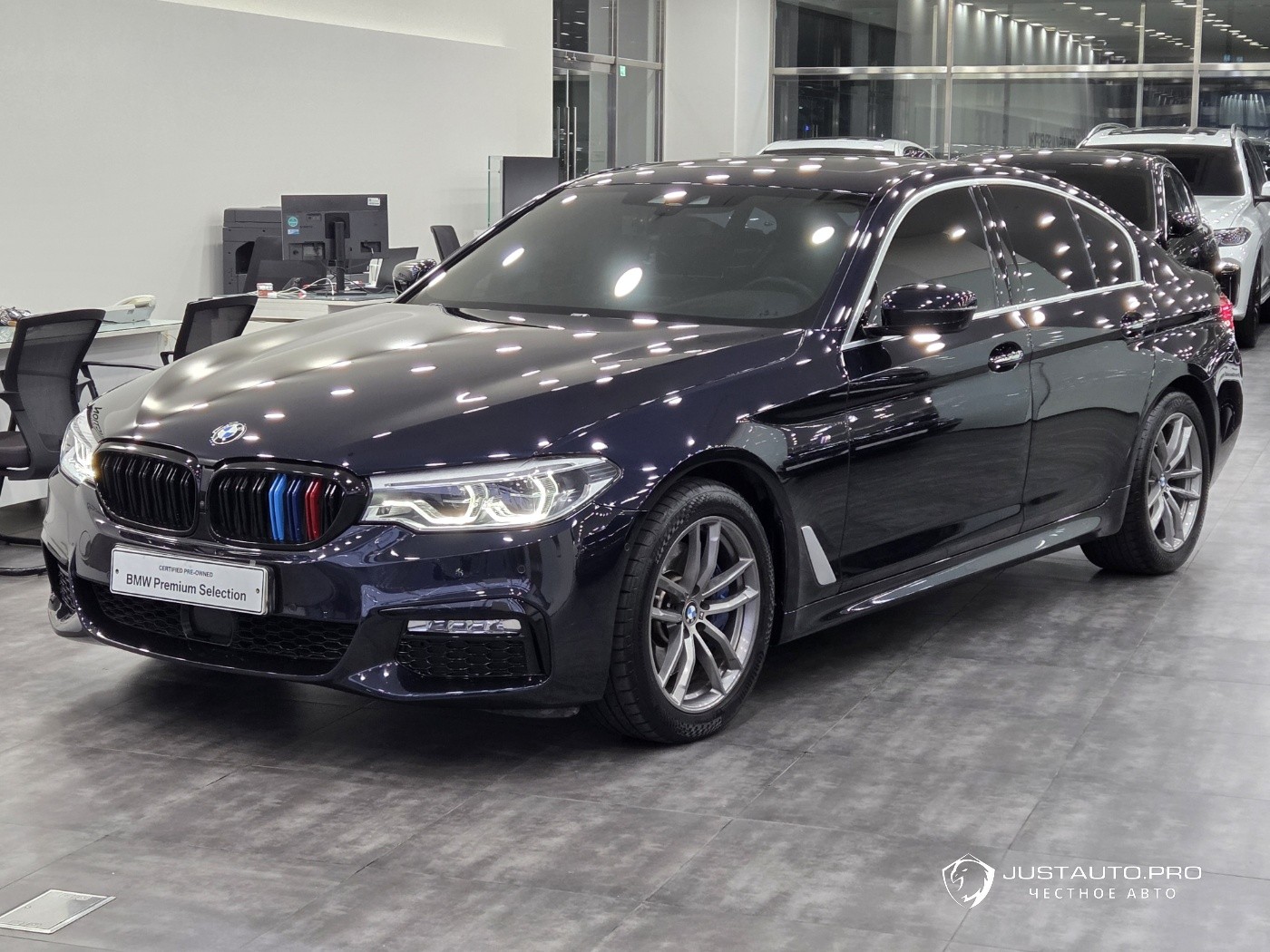 Автомобиль BMW 5-Series