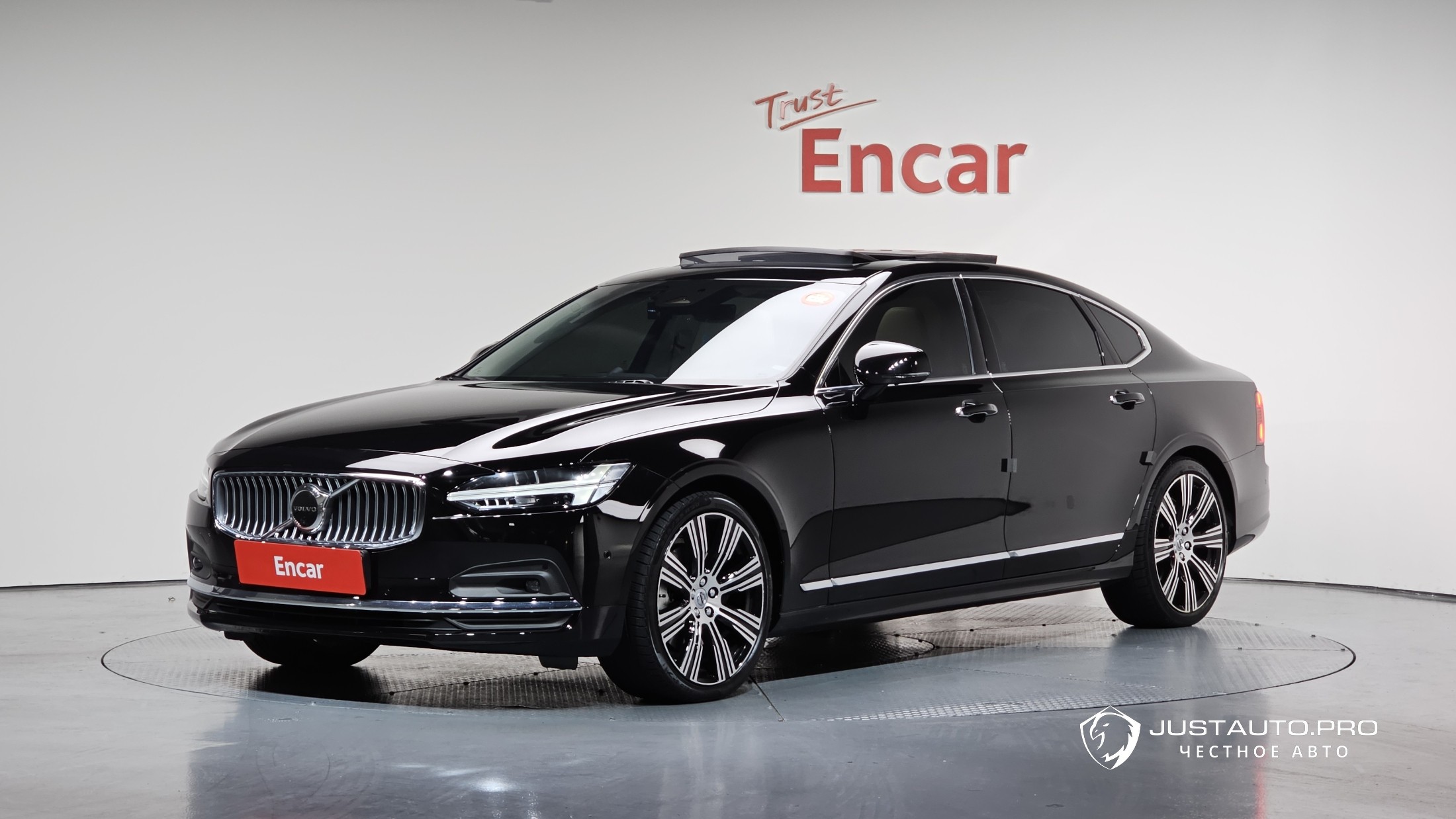 Автомобиль Volvo S90