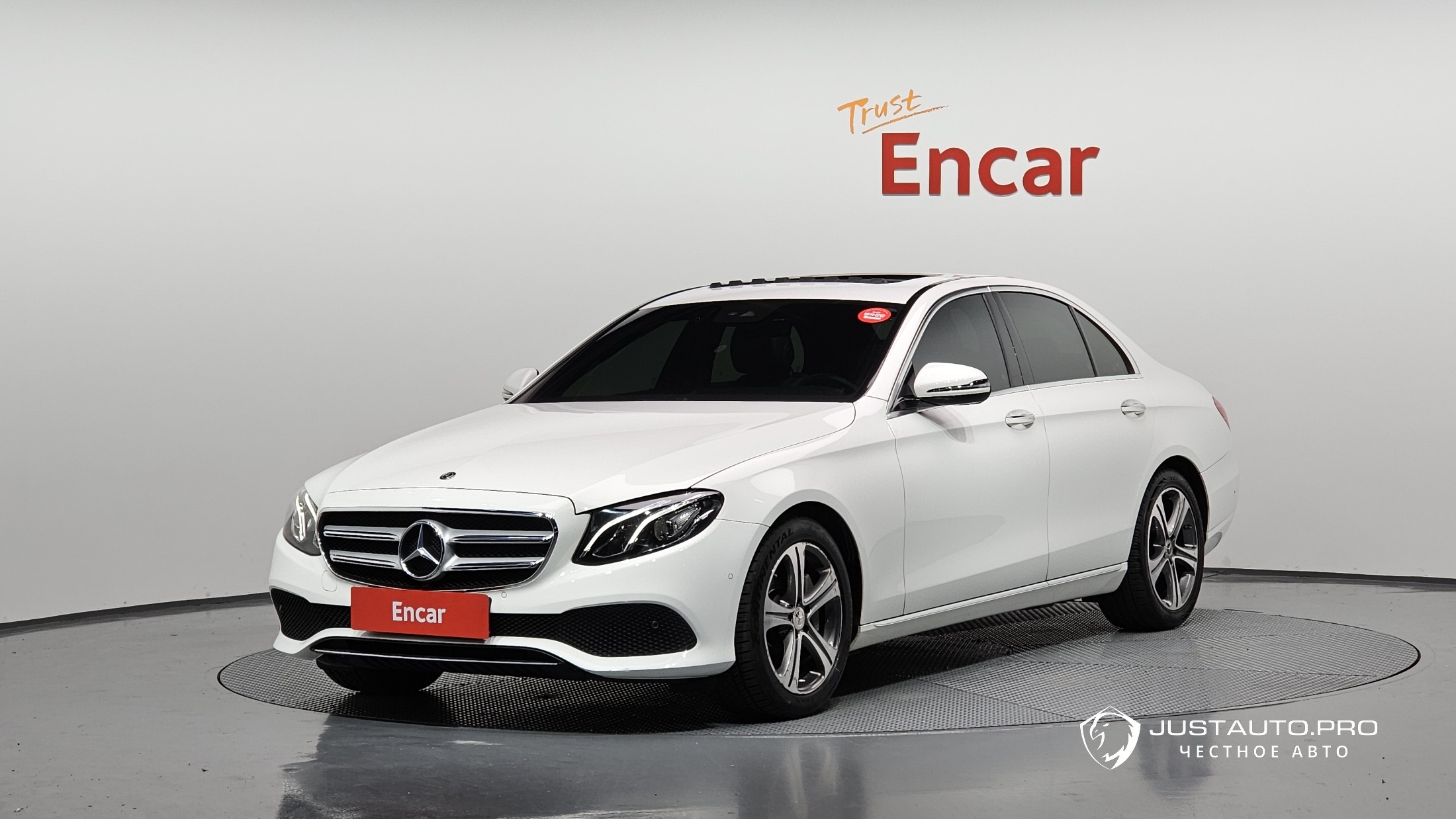 Автомобиль Mercedes-Benz E-Class