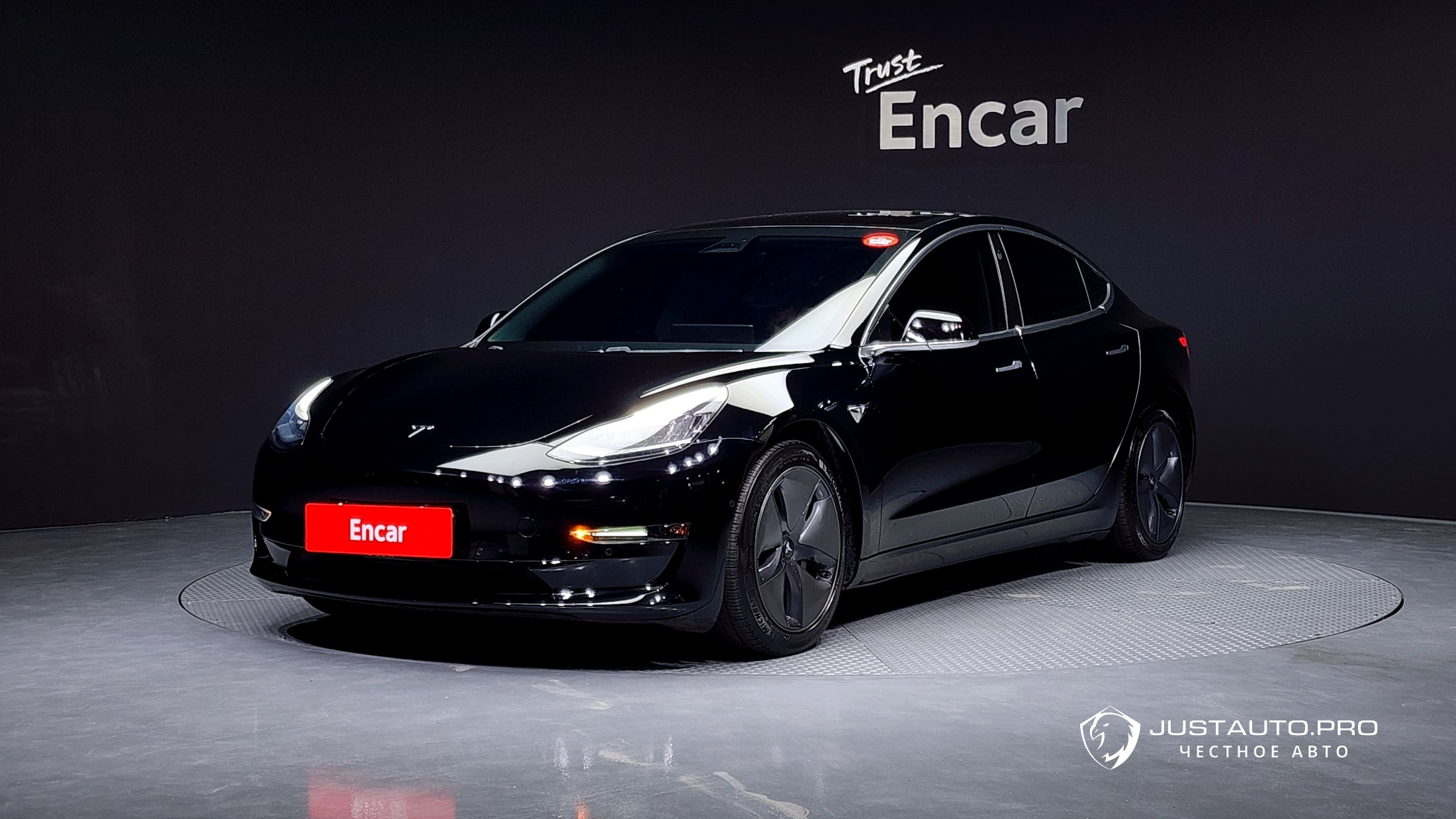 Автомобиль Tesla Model 3