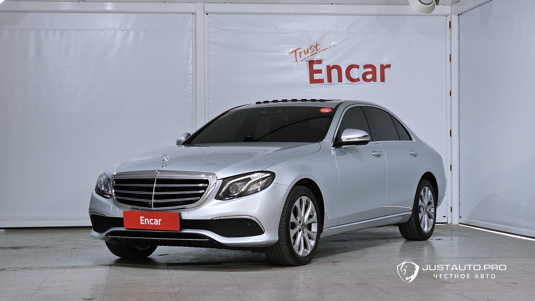 Автомобиль Mercedes-Benz E-Class