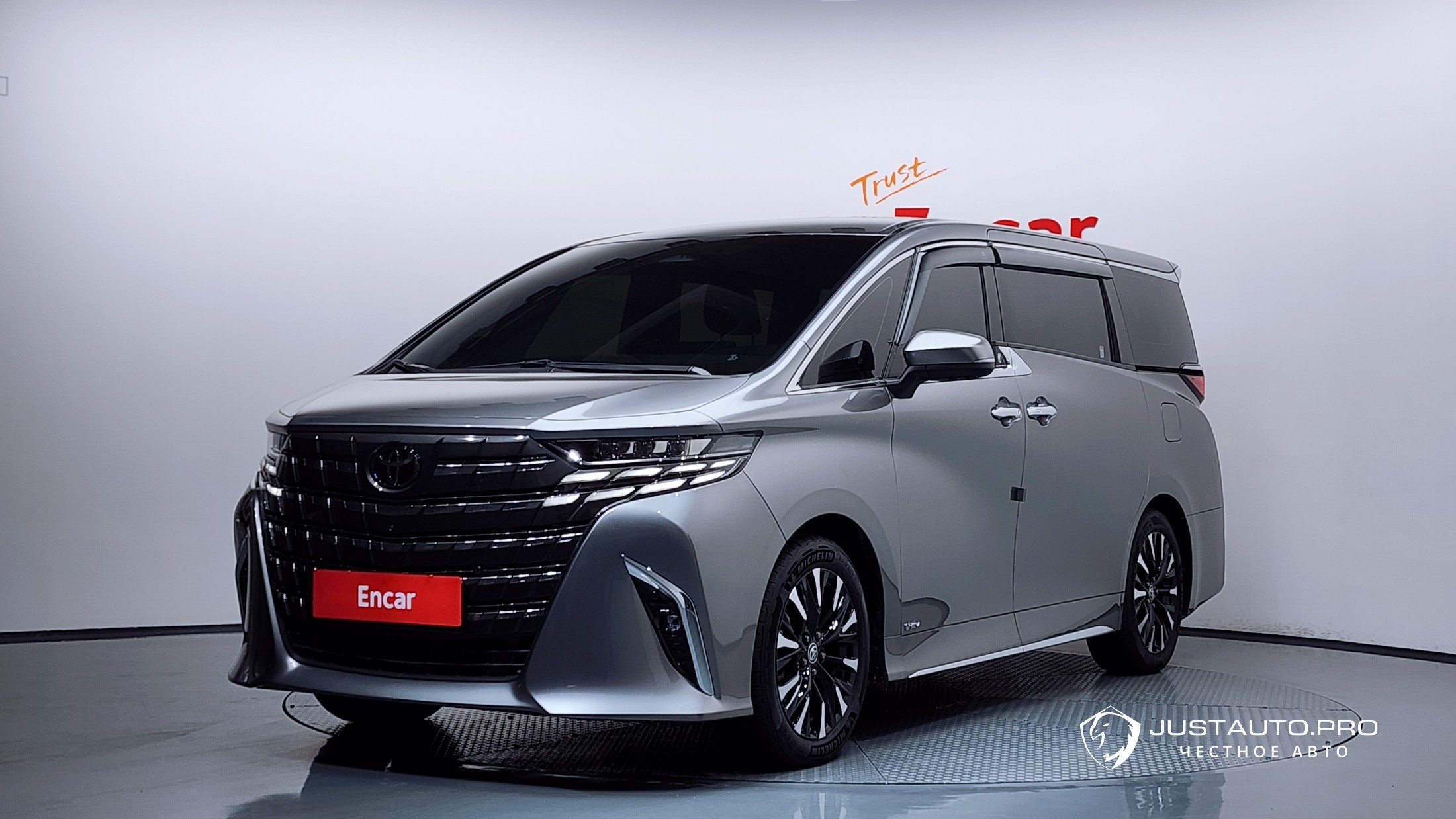 Автомобиль Toyota Alphard