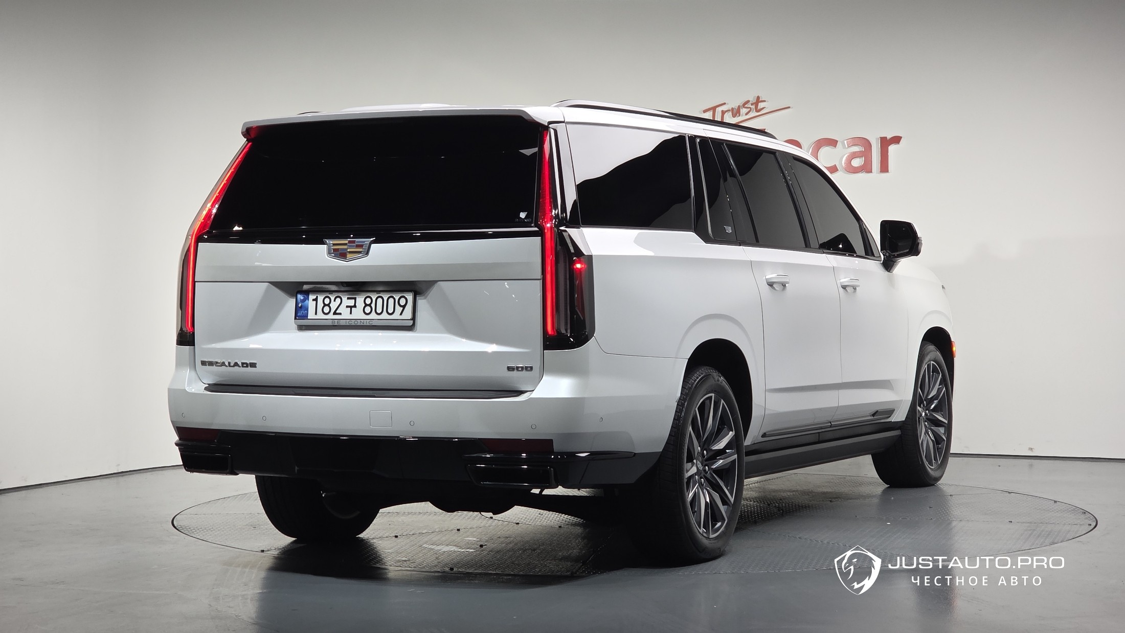 Автомобиль Cadillac Escalade