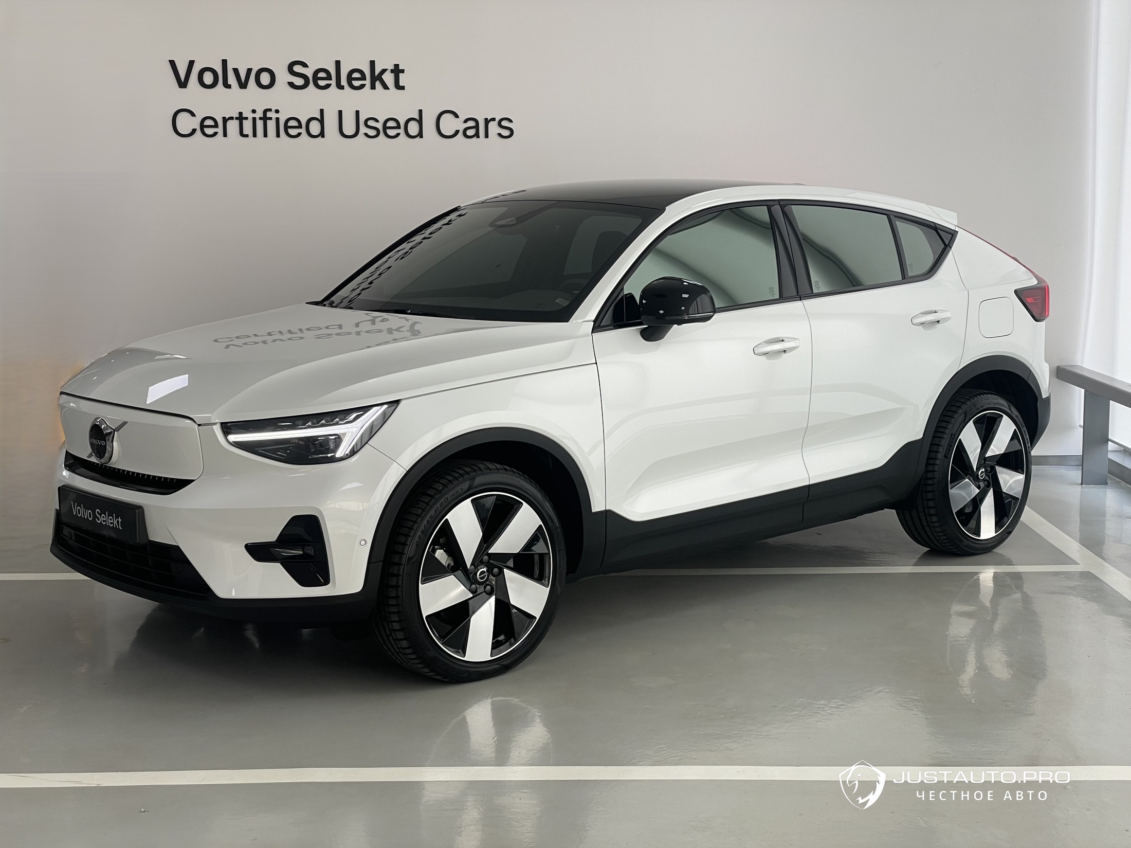Автомобиль Volvo C40