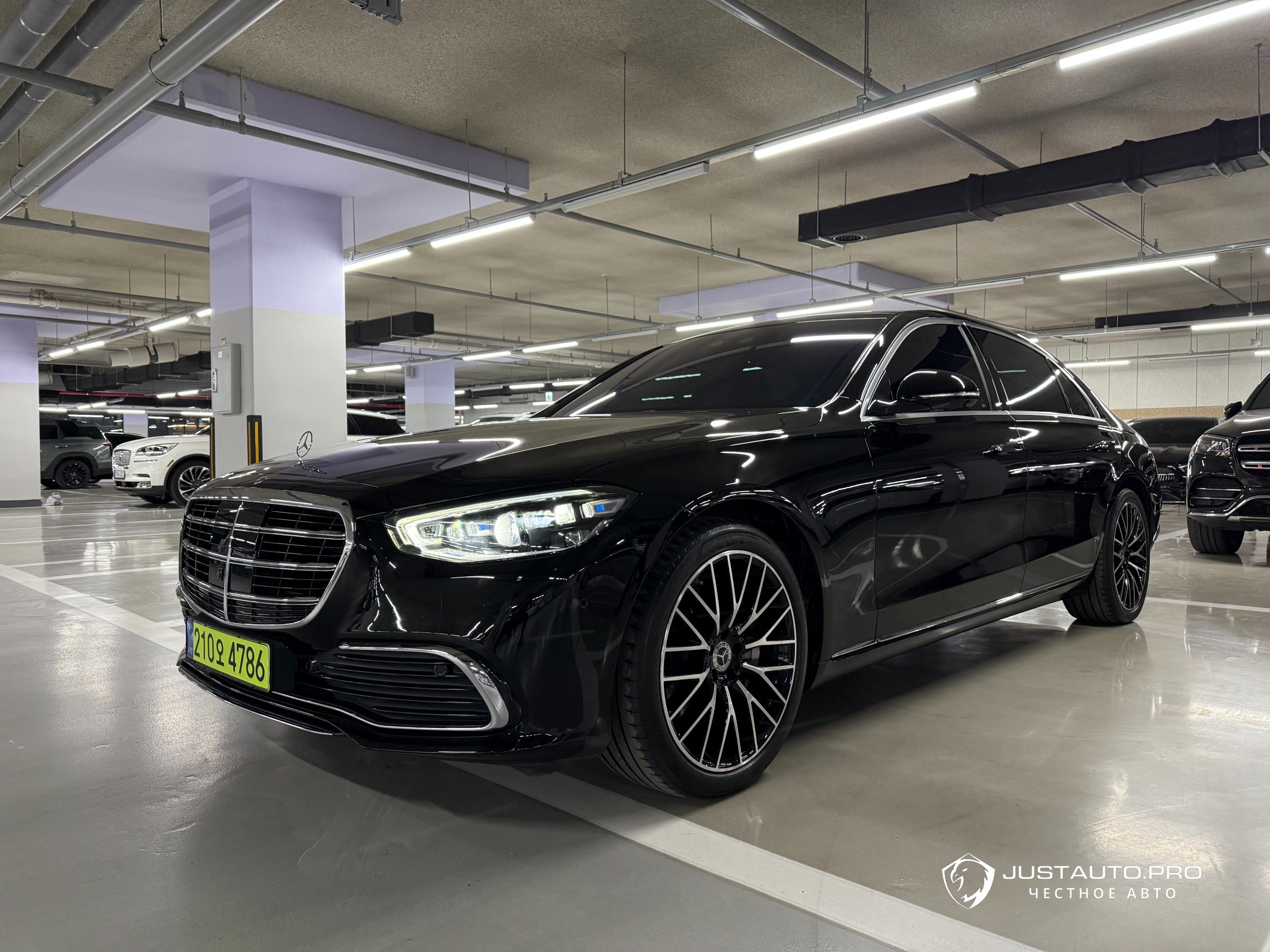 Автомобиль Mercedes-Benz S-Class