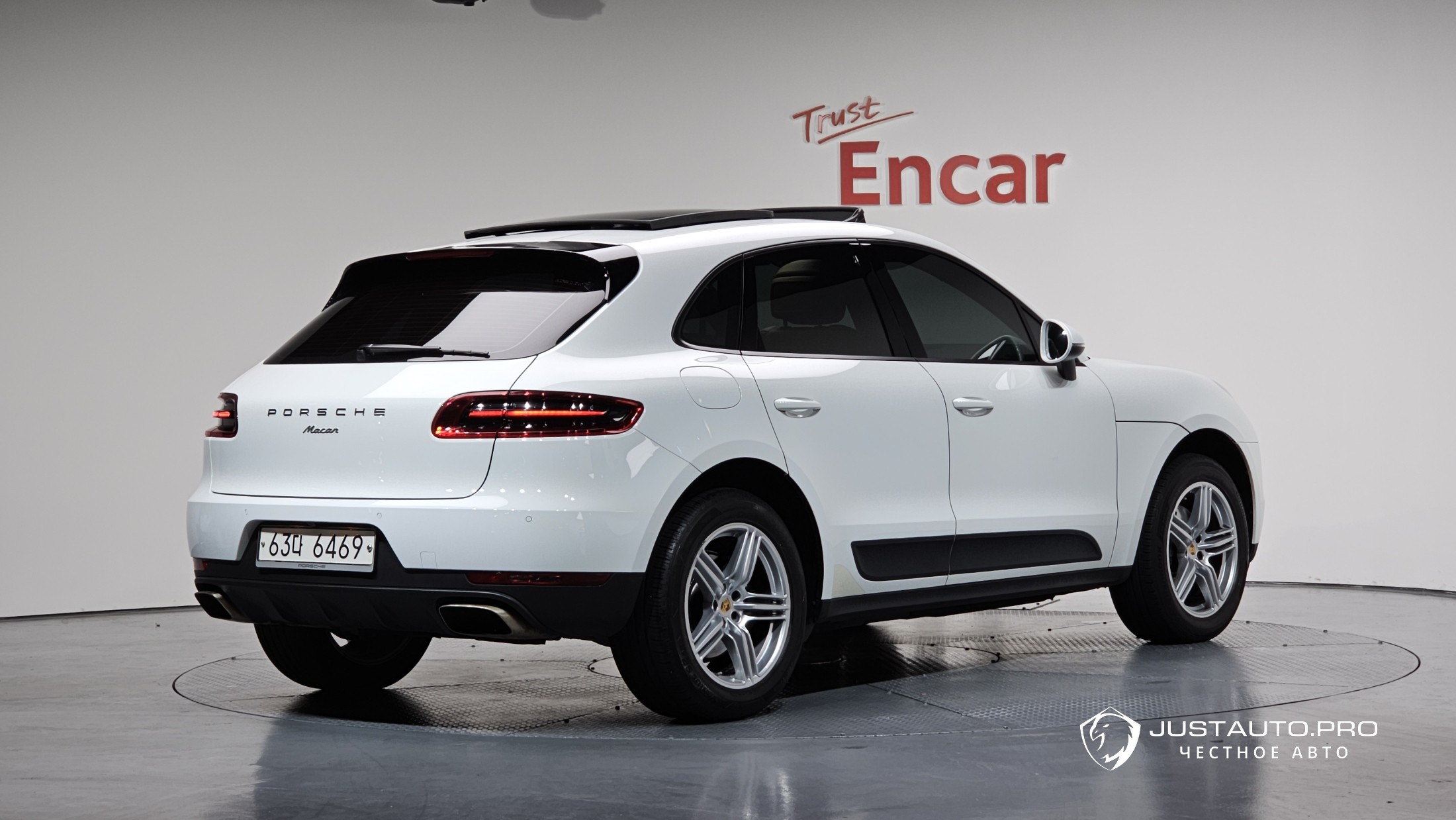 Автомобиль Porsche Macan