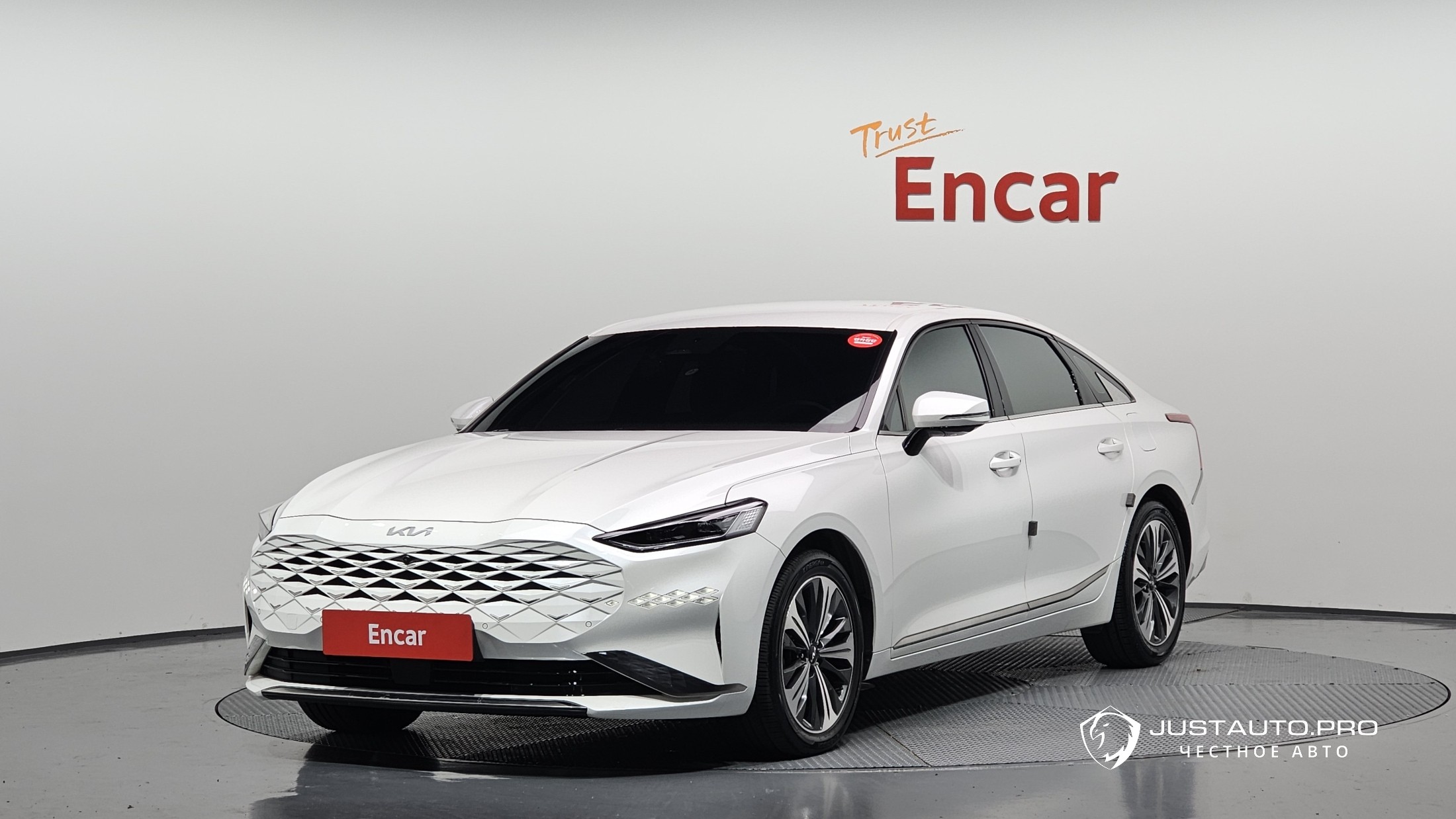 Автомобиль Kia K8