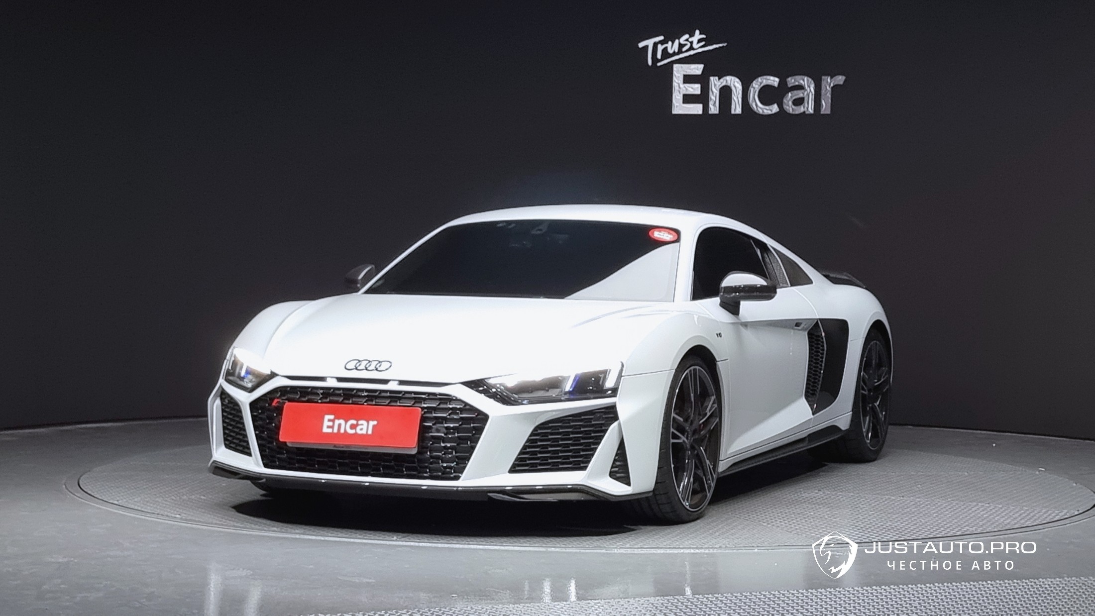 Автомобиль Audi R8