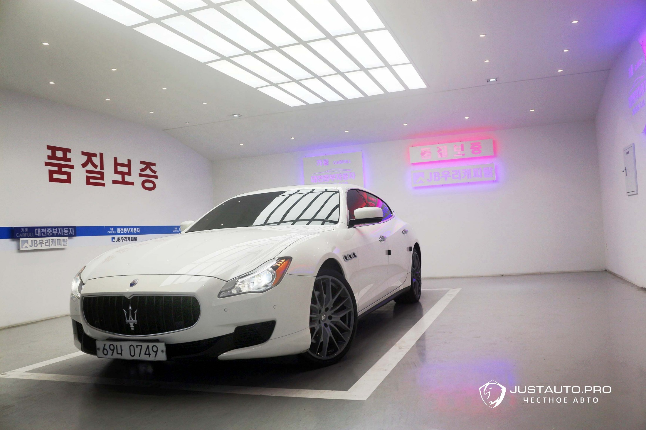 Автомобиль Maserati Quattroporte