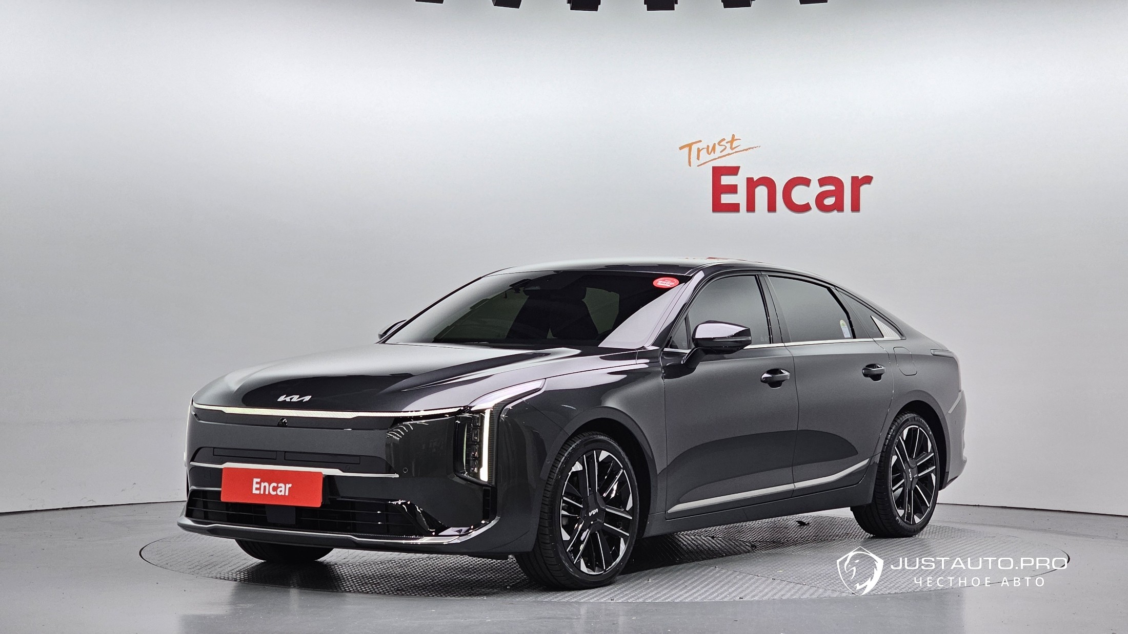 Автомобиль Kia K8