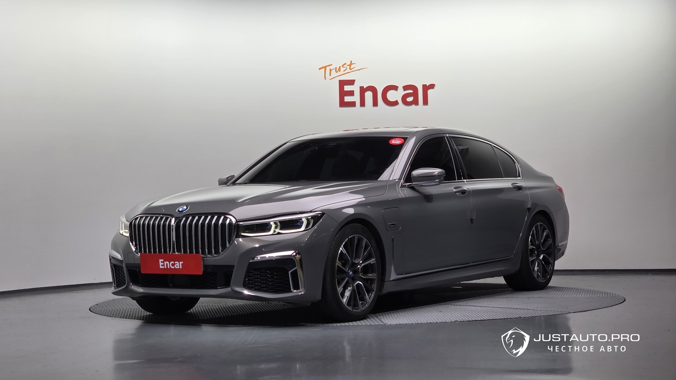 Автомобиль BMW 7-Series