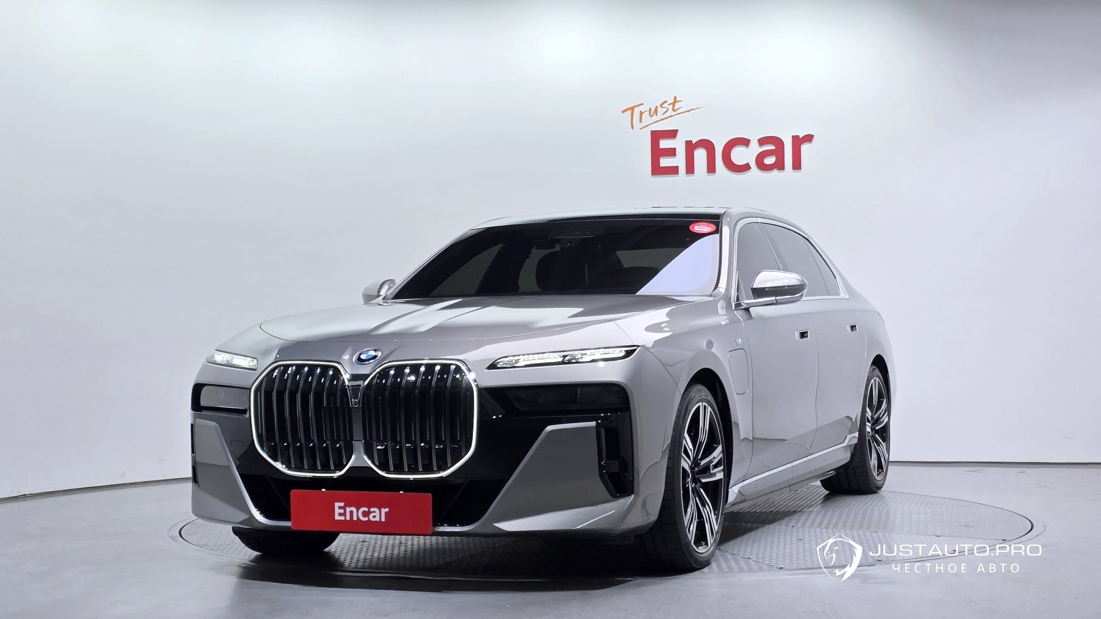 Автомобиль BMW 7-Series