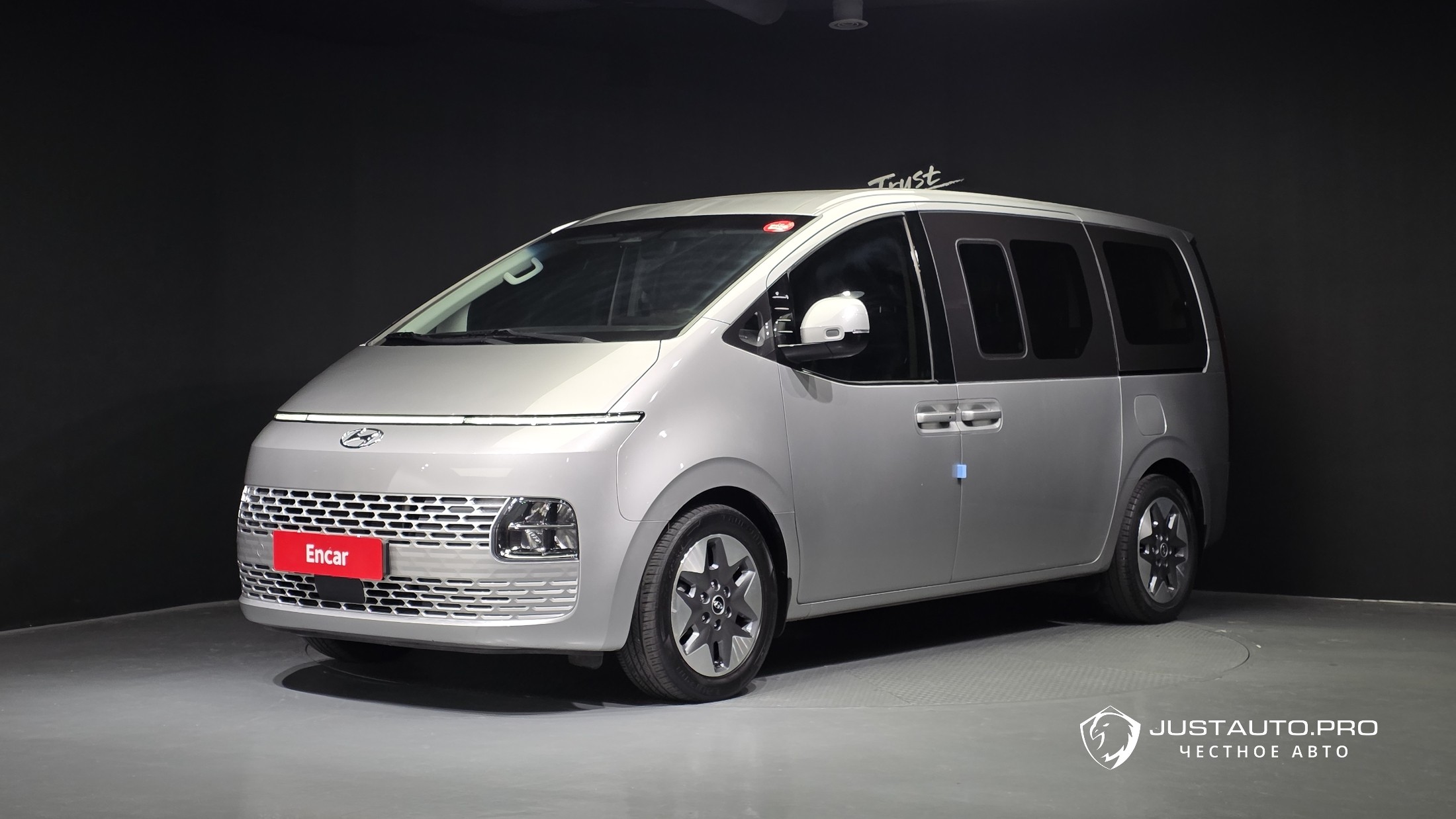 Автомобиль Hyundai Staria