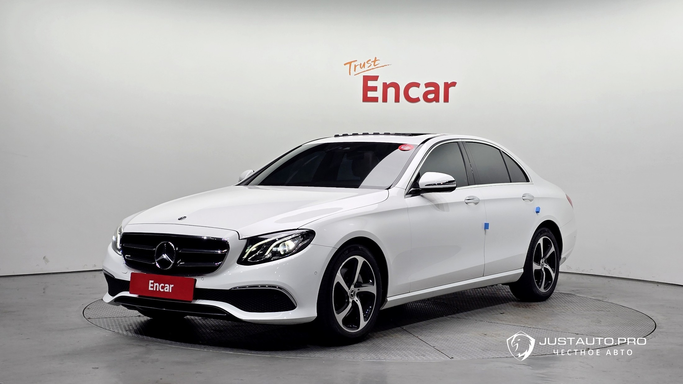 Автомобиль Mercedes-Benz E-Class