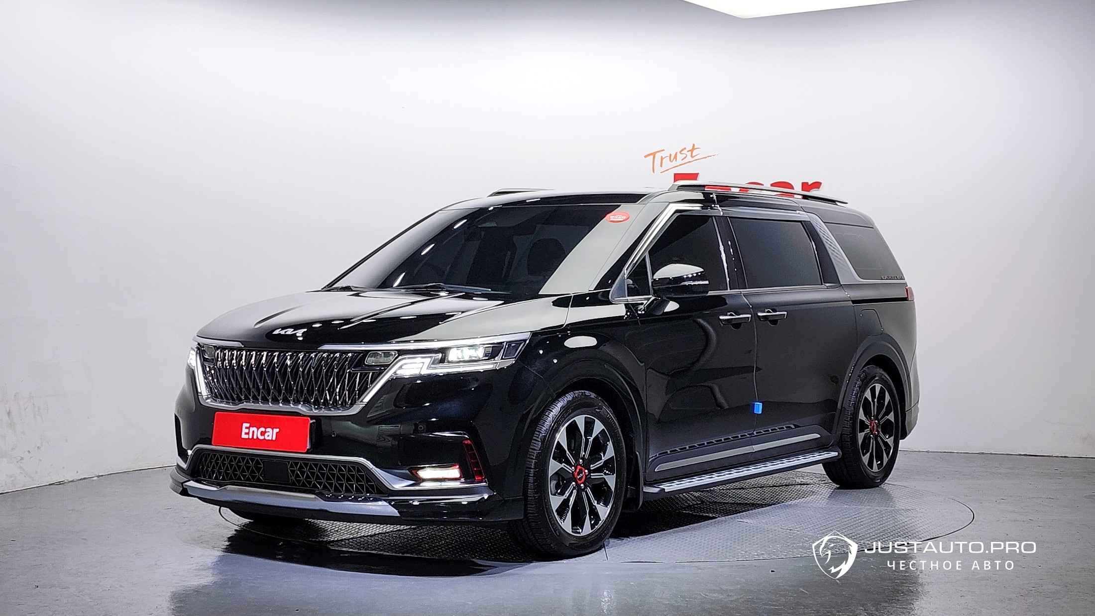 Автомобиль Kia Canival