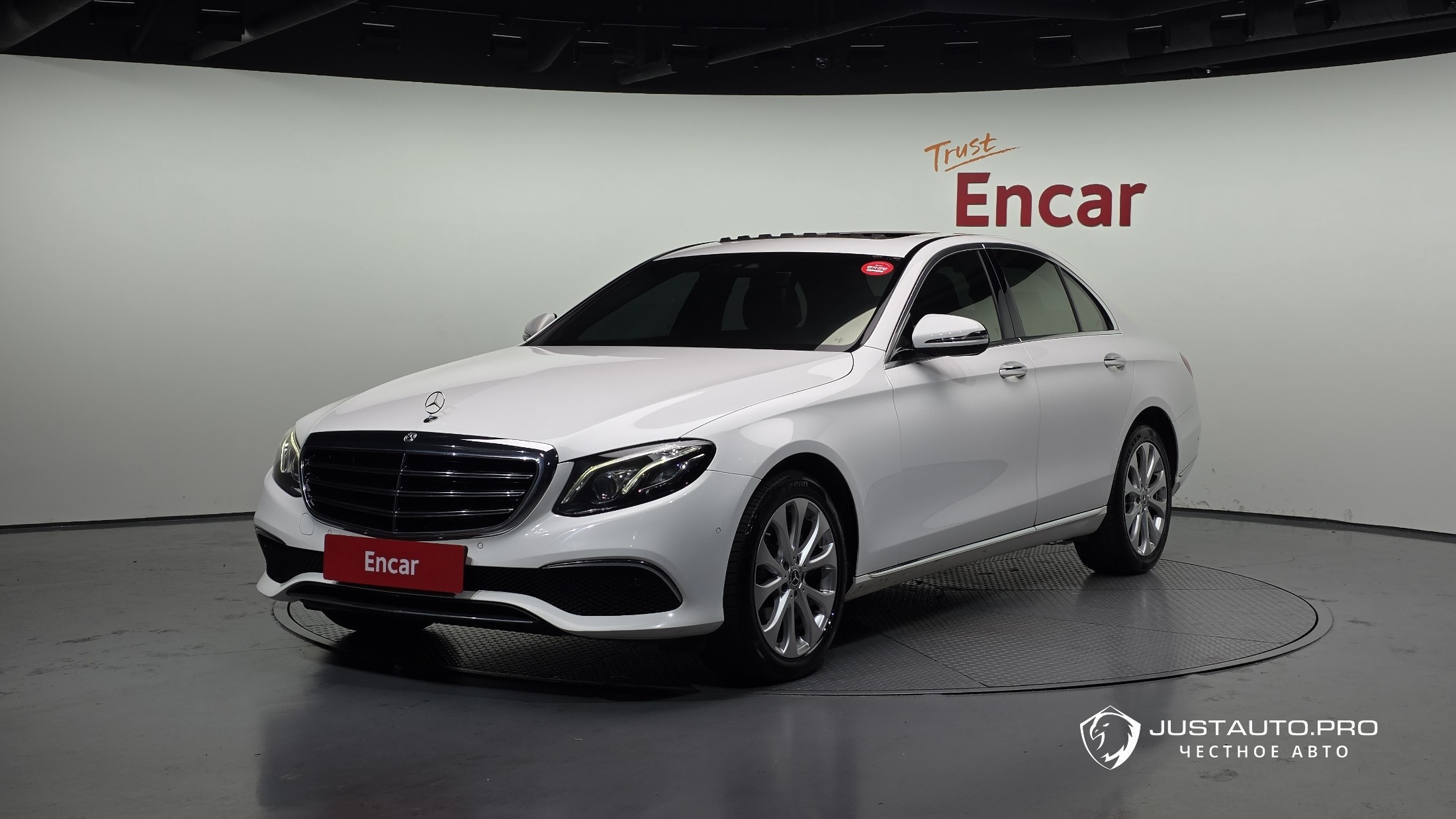 Автомобиль Mercedes-Benz E-Class