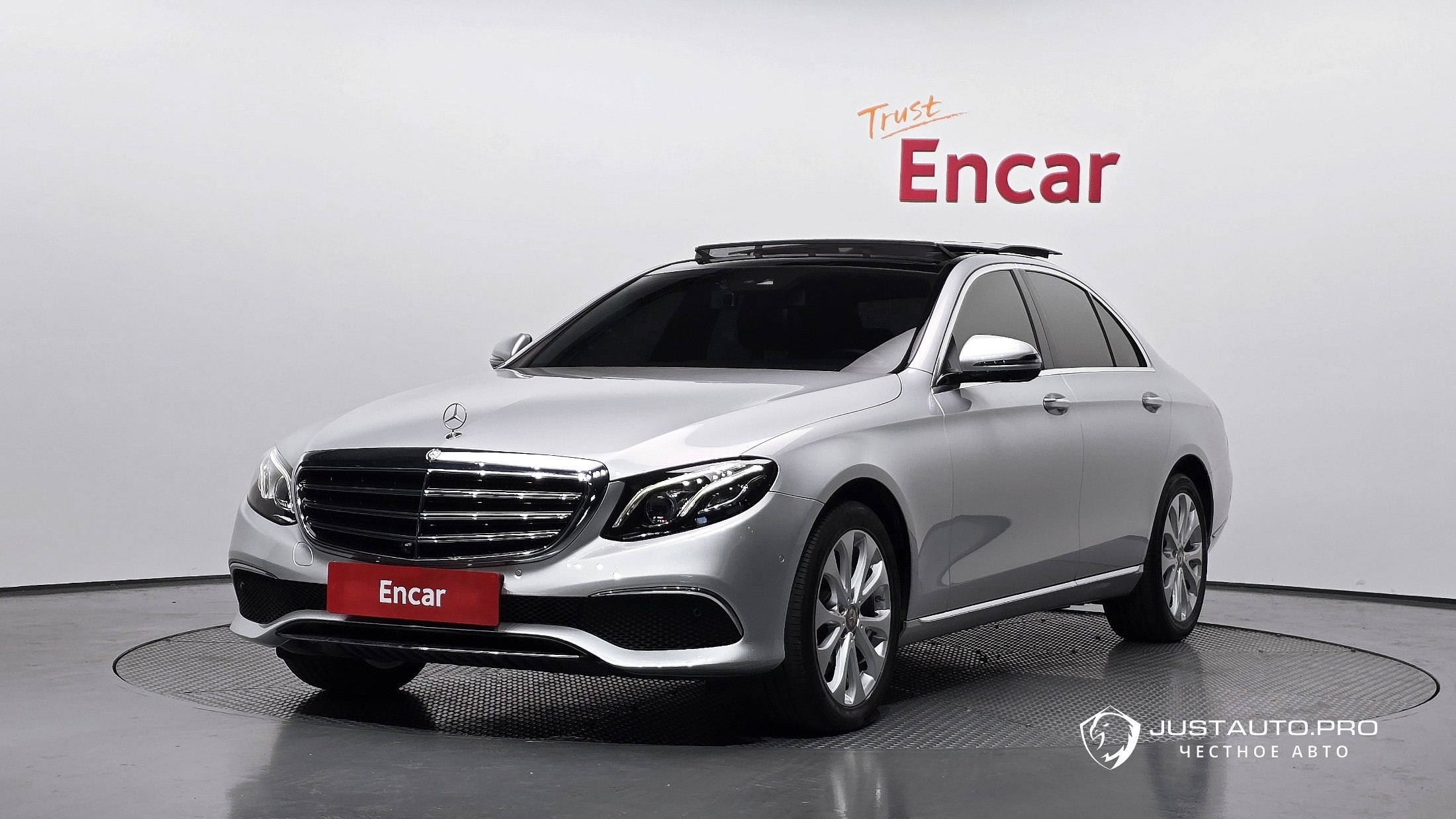 Автомобиль Mercedes-Benz E-Class