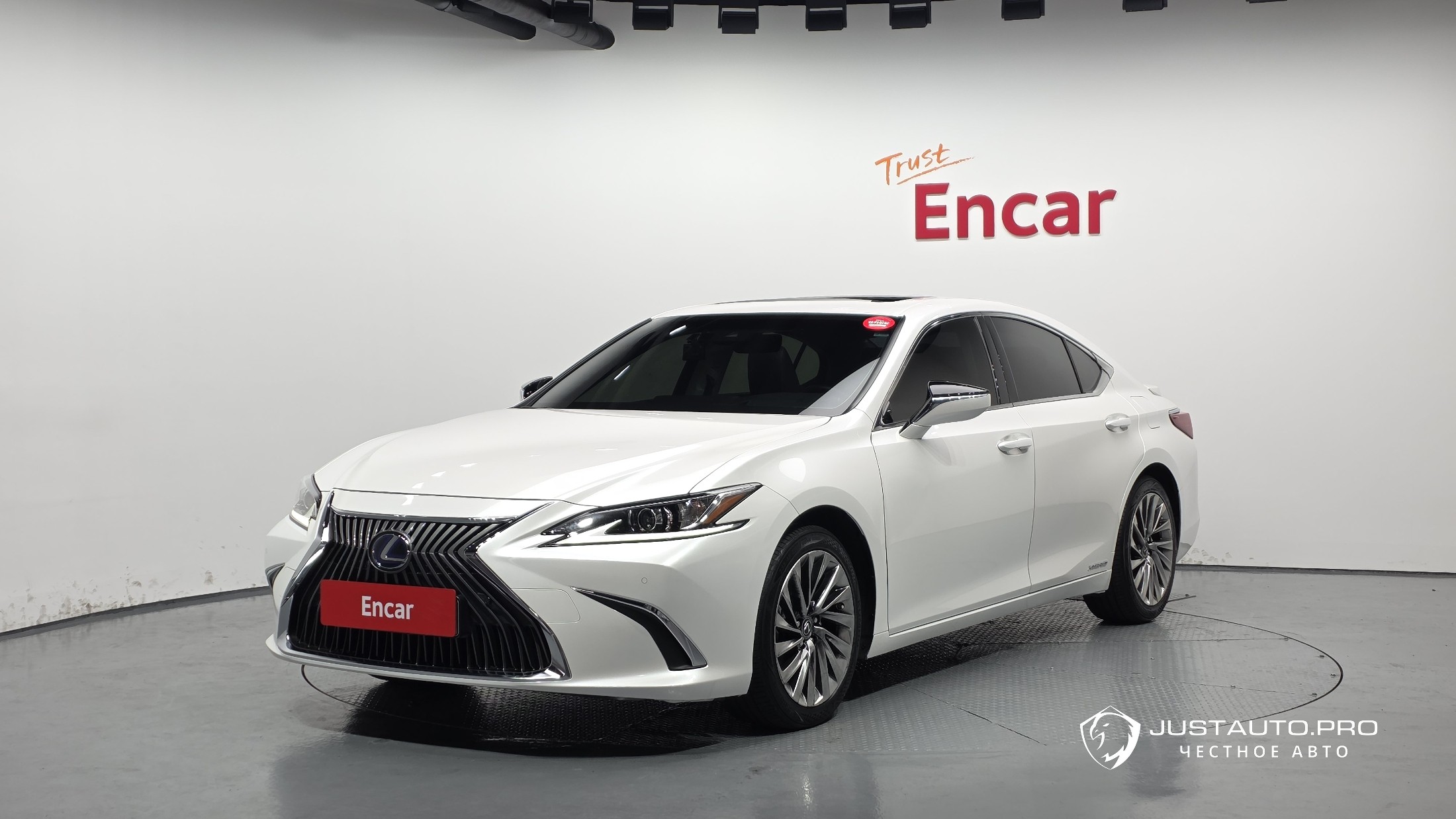 Автомобиль Lexus ES