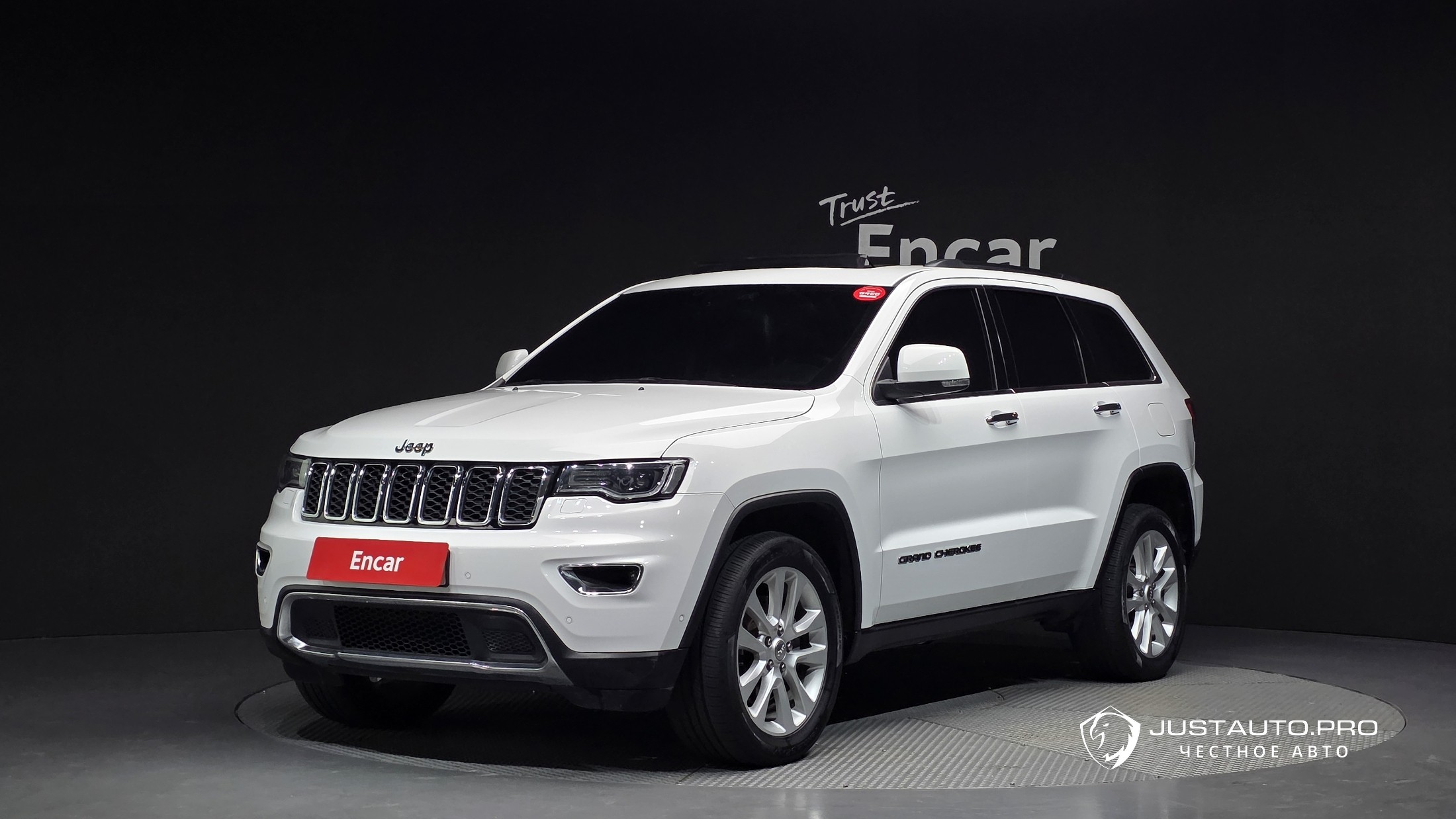 Автомобиль Jeep Cherokee