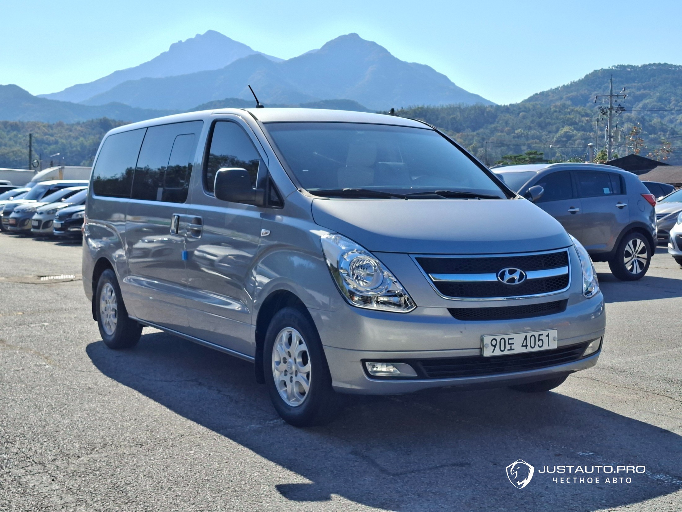 Автомобиль Hyundai Starex