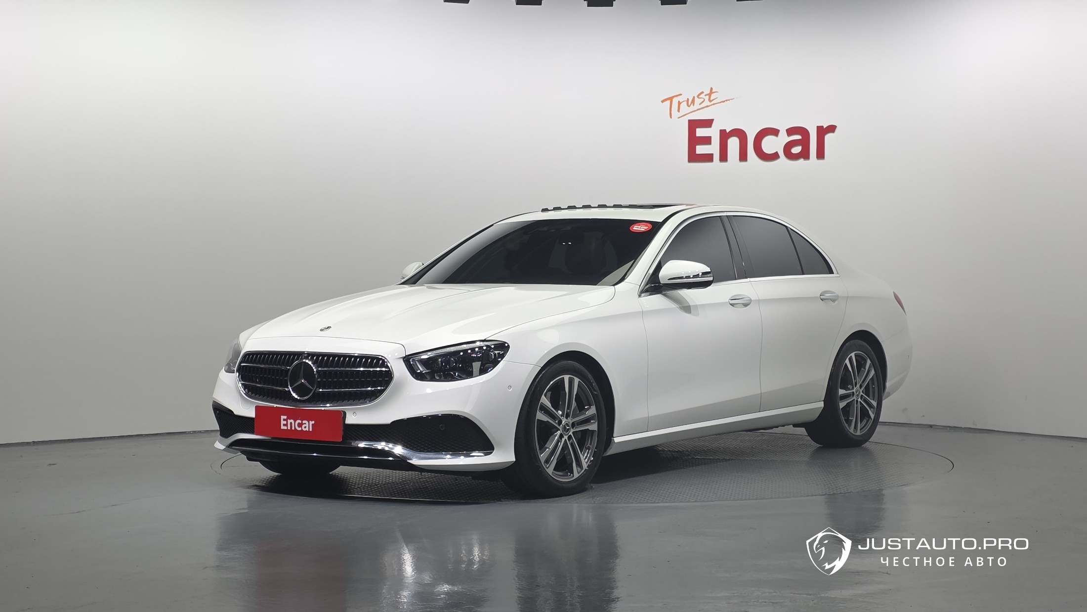 Автомобиль Mercedes-Benz E-Class