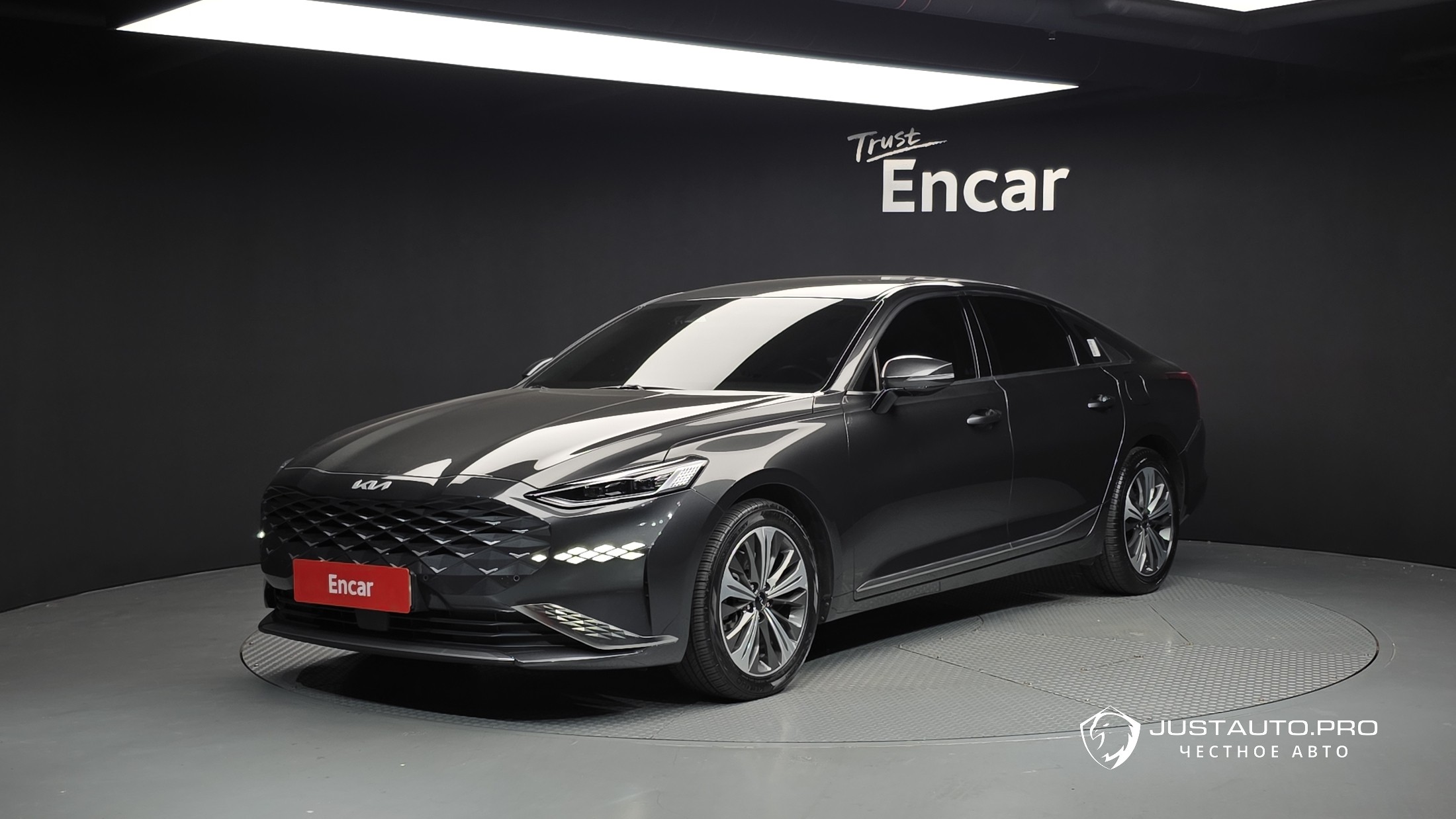 Автомобиль Kia K8