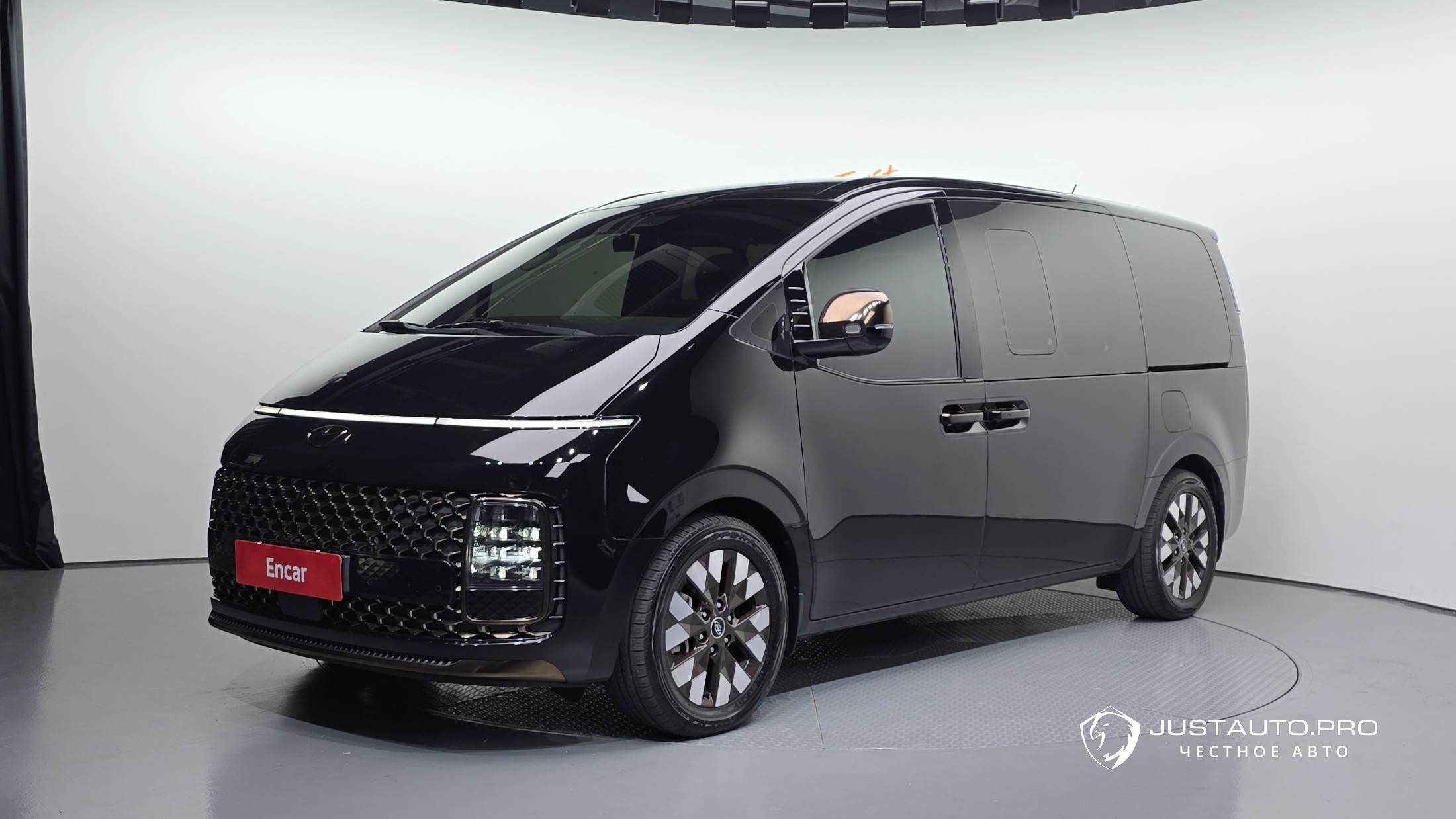 Автомобиль Hyundai Staria