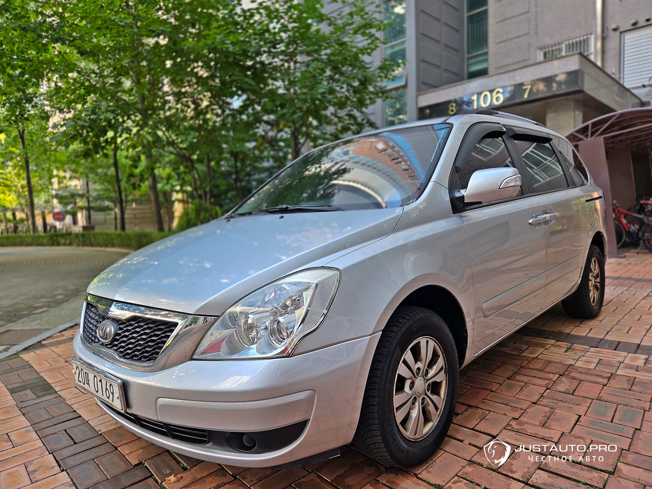 Автомобиль Kia Canival